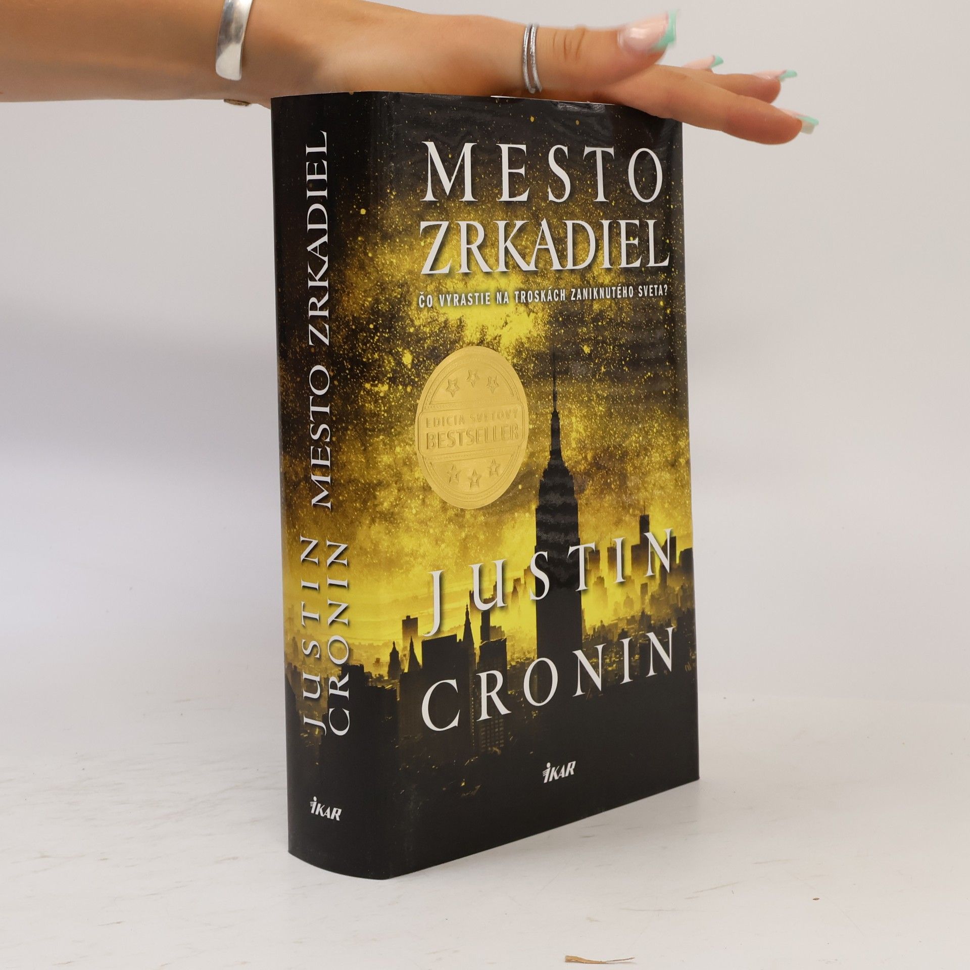 Justin Cronin Mesto zrkadiel