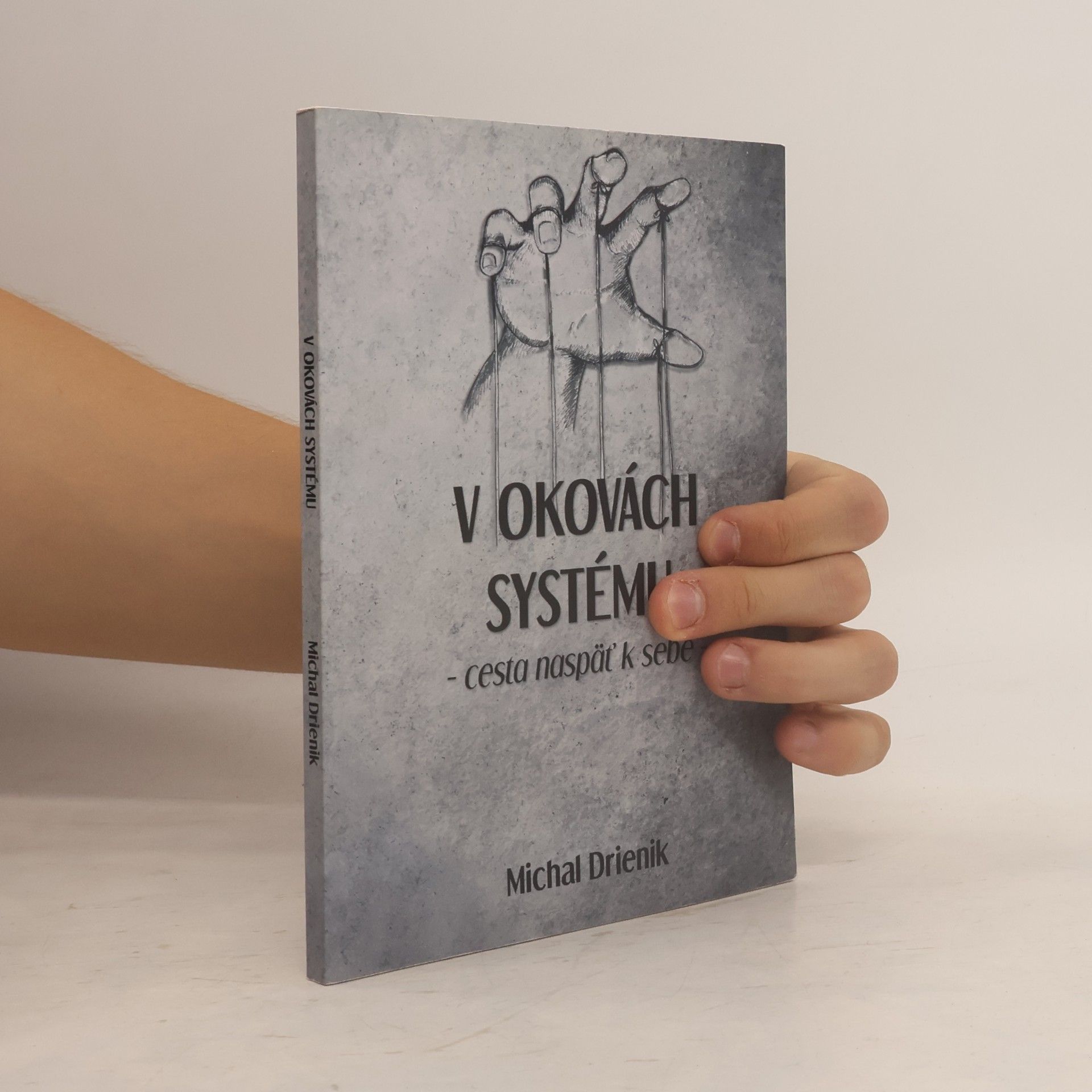 V okovách systému