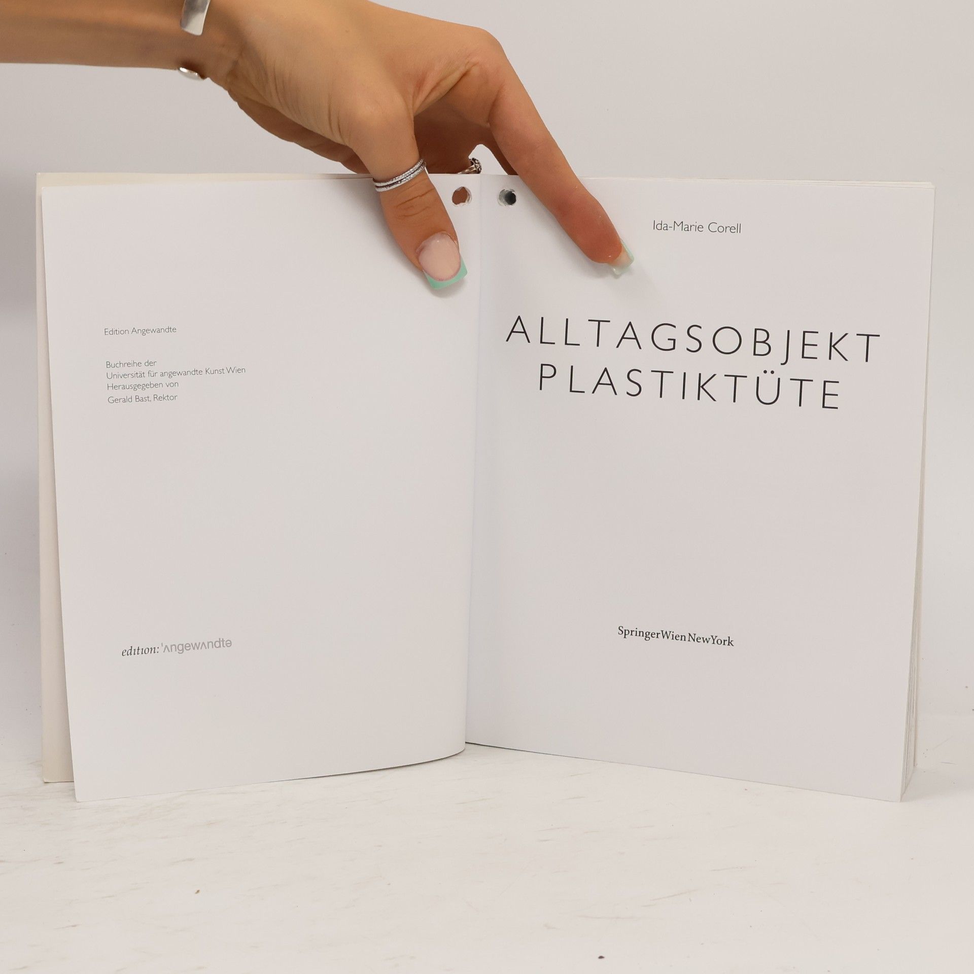 Ida Marie Corell Alltagsobjekt Plastiktüte