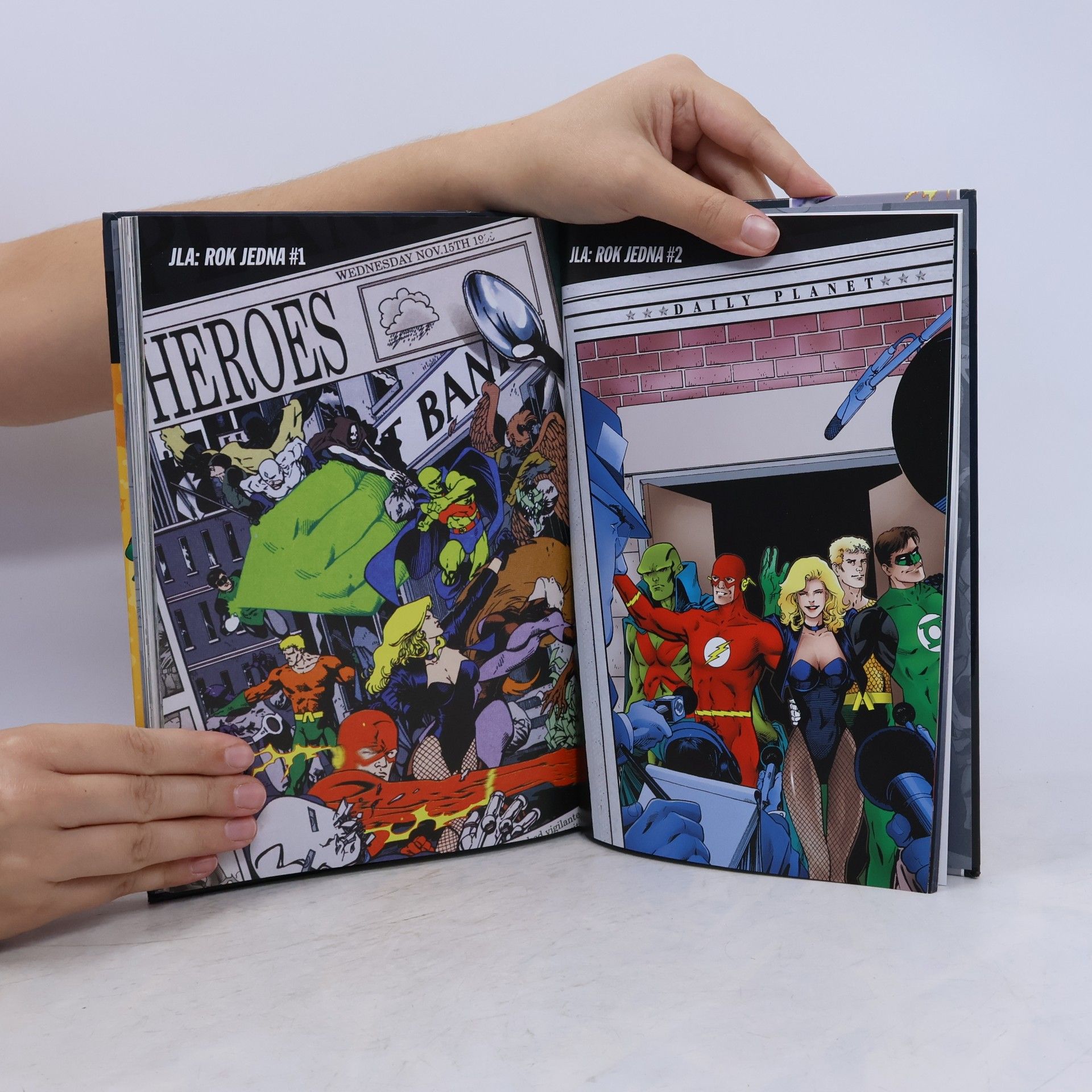 Mark Waid JLA. Rok jedna. Kniha první.