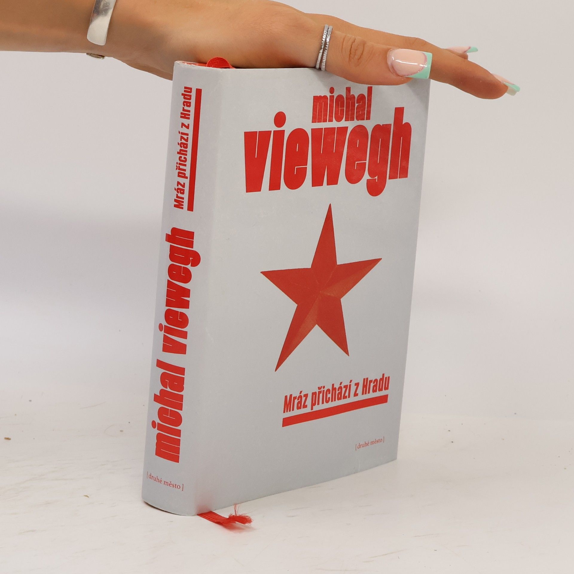 Michal Viewegh Mráz přichází z Hradu