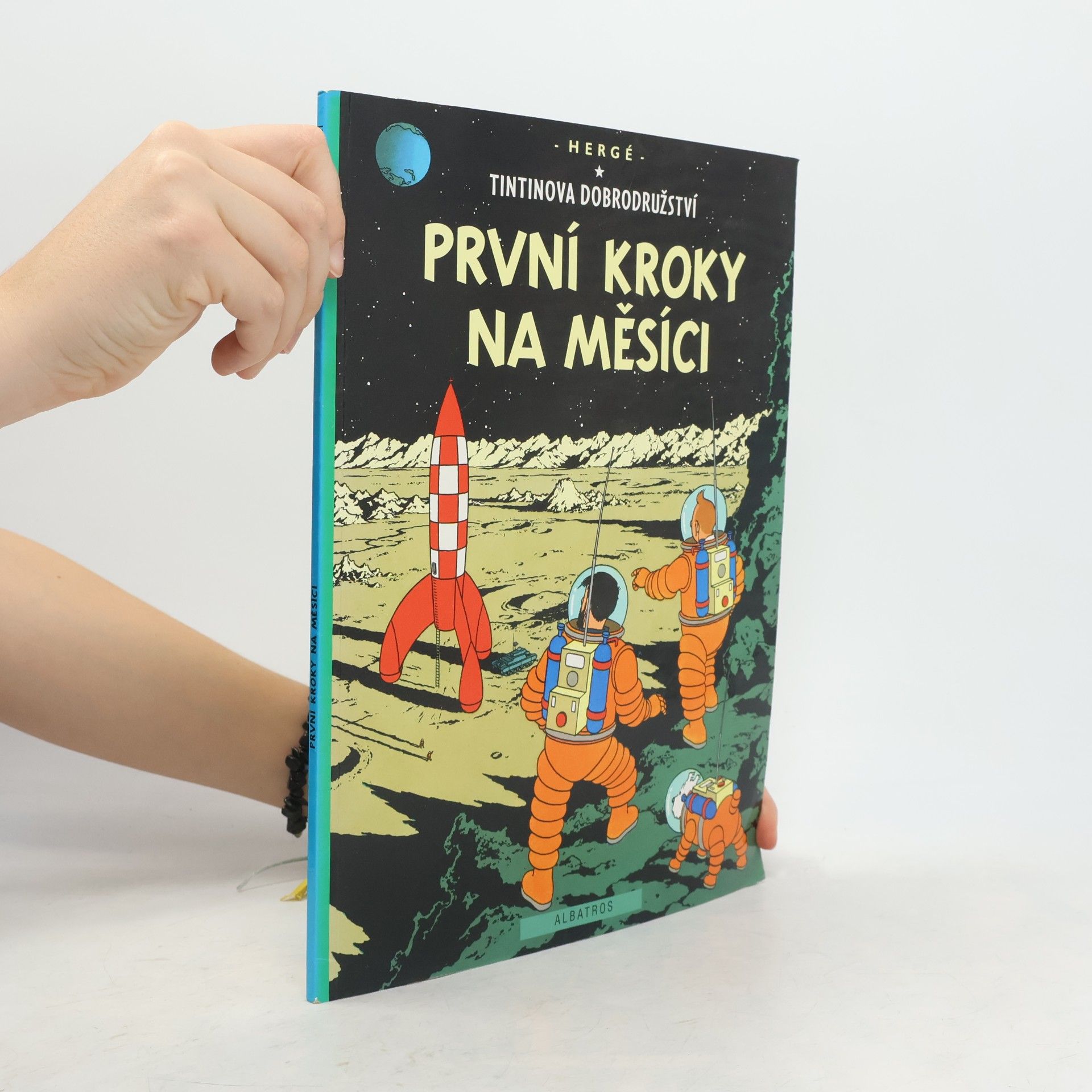 Hergé Tintinova dobrodružství 17. První kroky na Měsíci