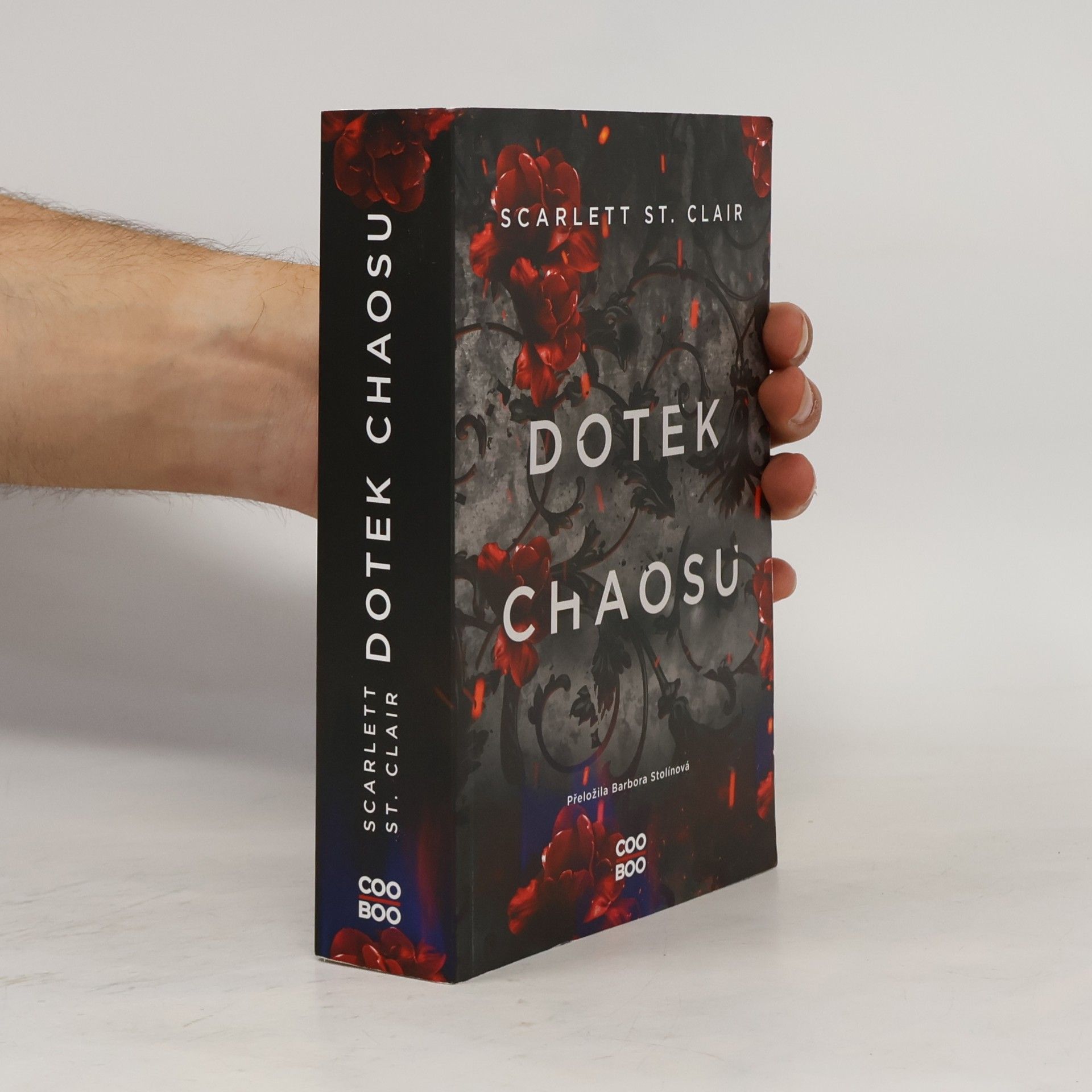 Scarlett St. Clair Dotek chaosu