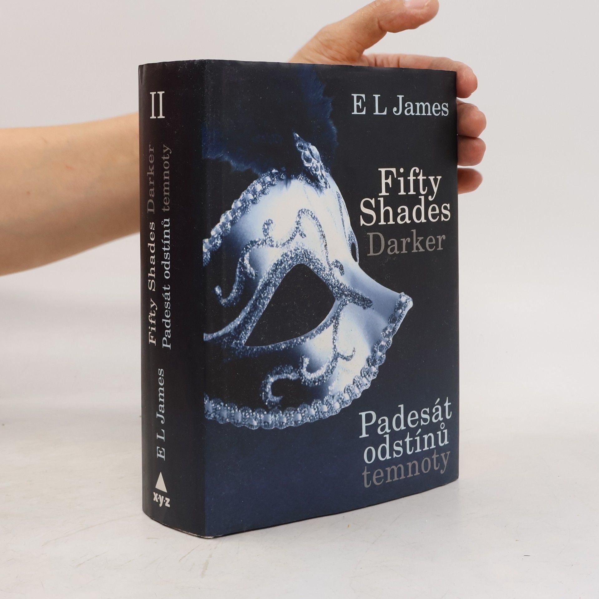 E. L. James Padesát odstínů temnoty