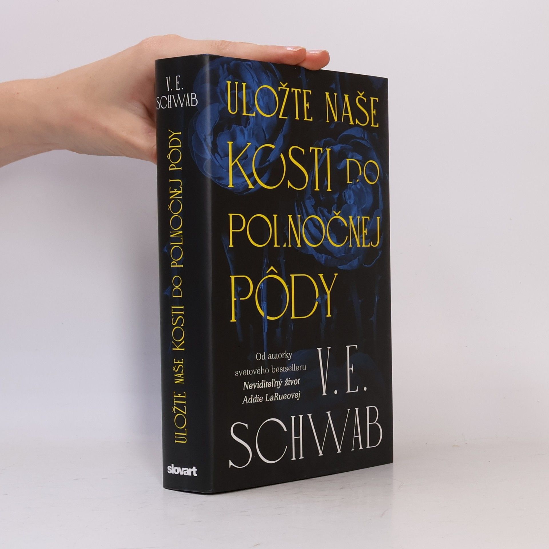 V. E. Schwab Uložte naše kosti do polnočnej pôdy