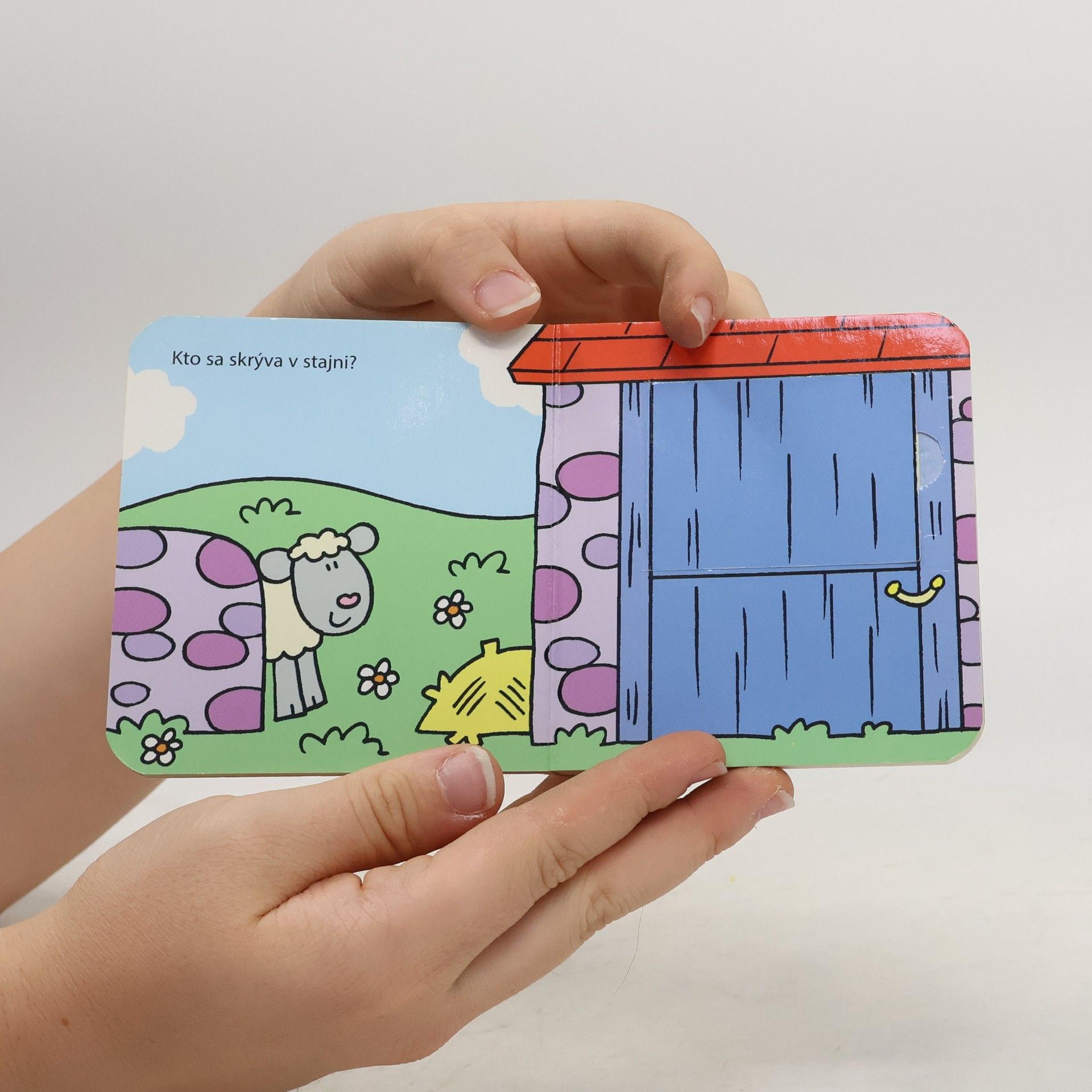 Emma Treehouse Pozri, kto sa skrýva na dvore