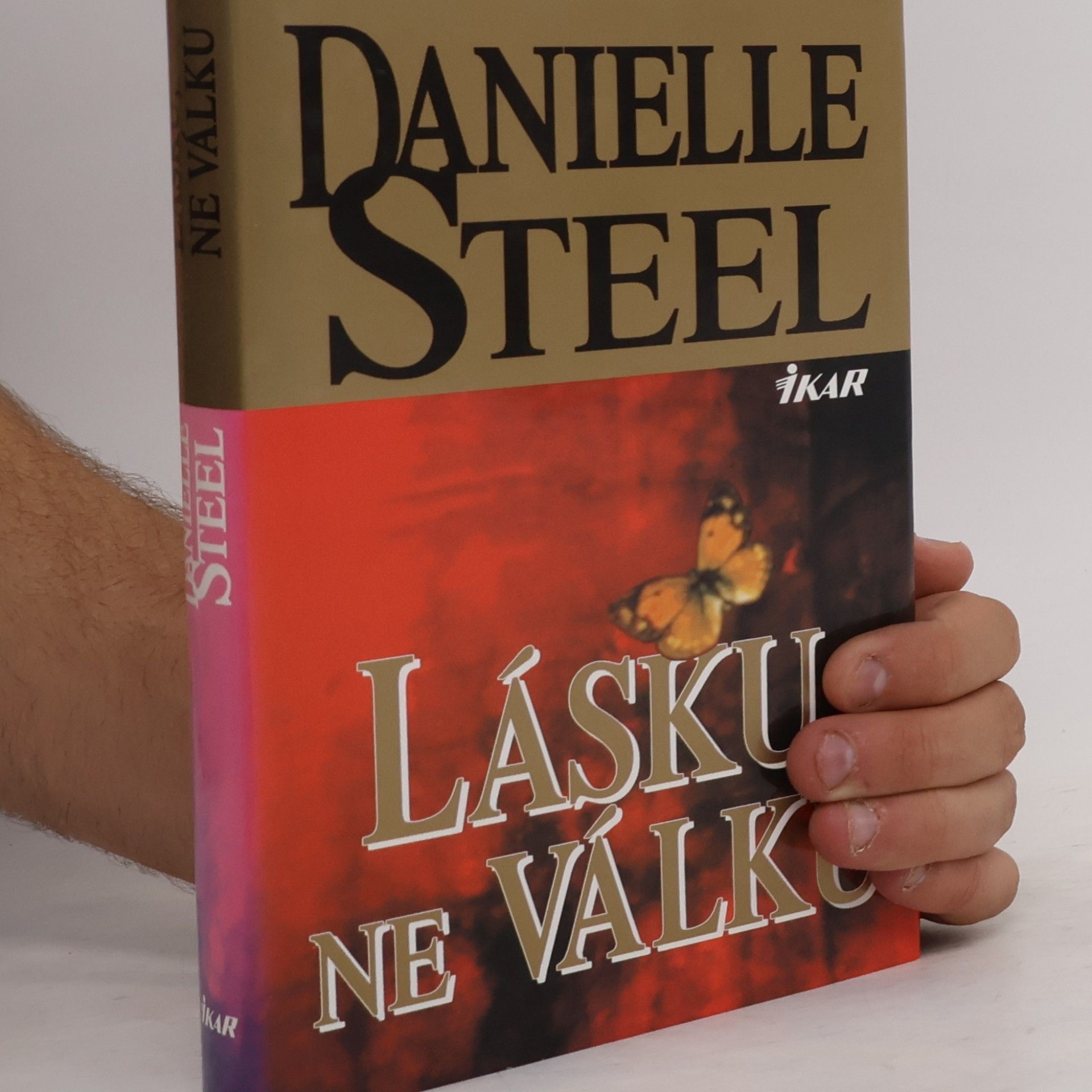 Danielle Steel Lásku, ne válku