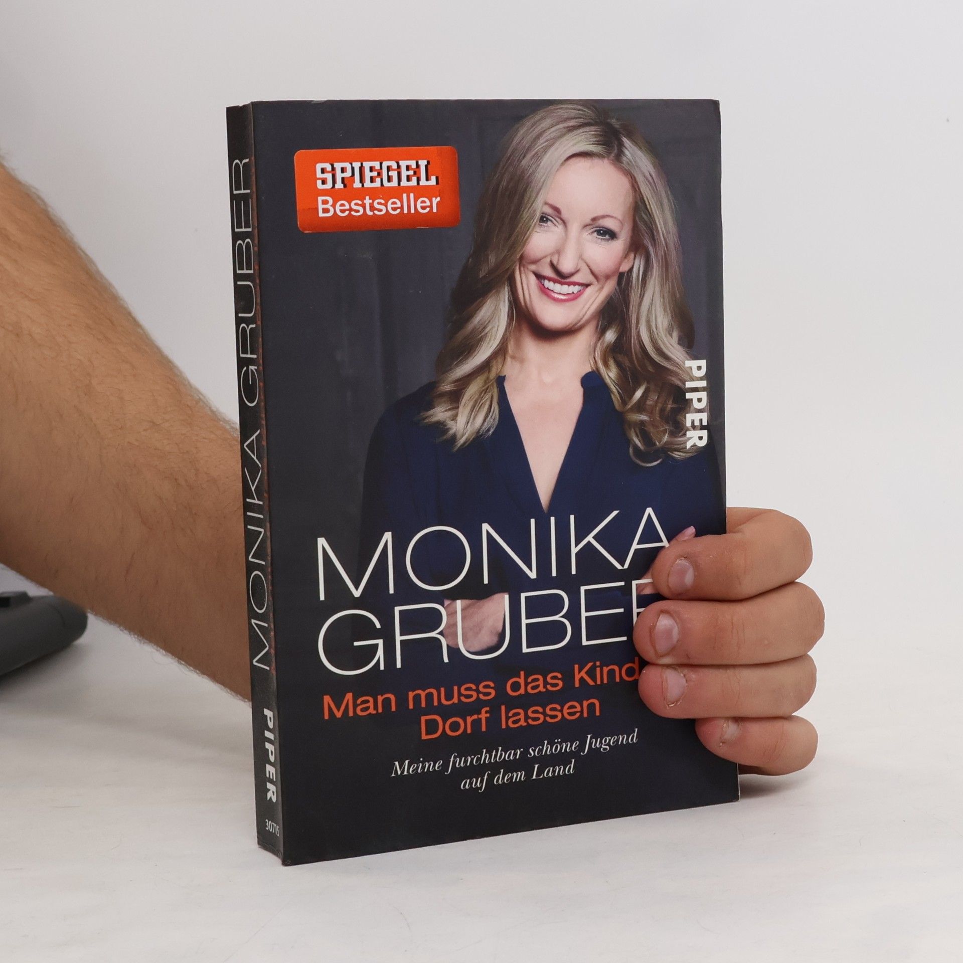 Monika Gruber Man muss das Kind im Dorf lassen