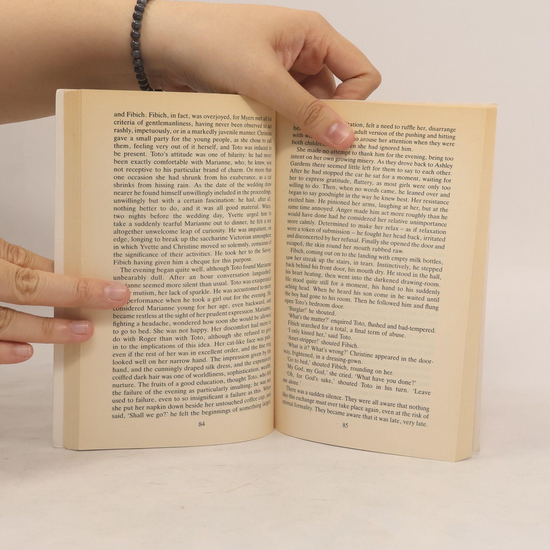 Anita Brookner Latecomers