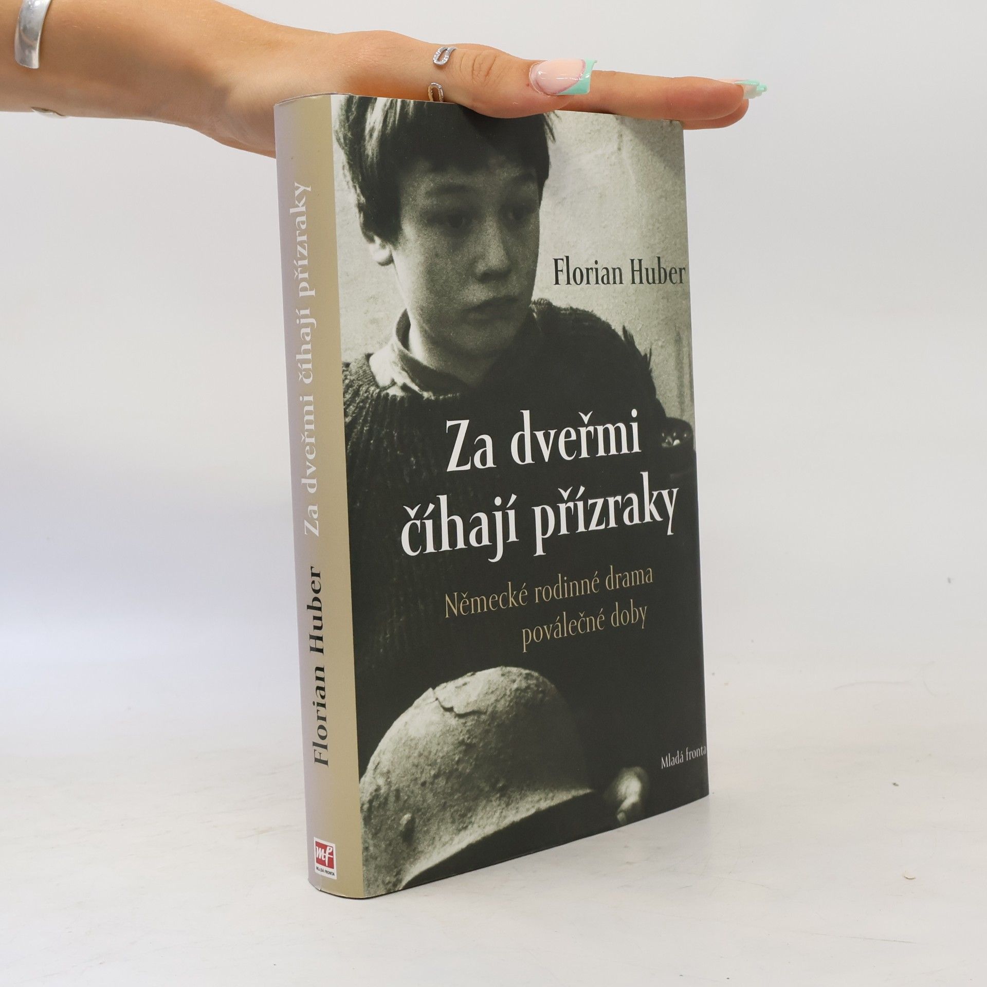 Za dveřmi číhají přízraky: Německé rodinné drama poválečné doby