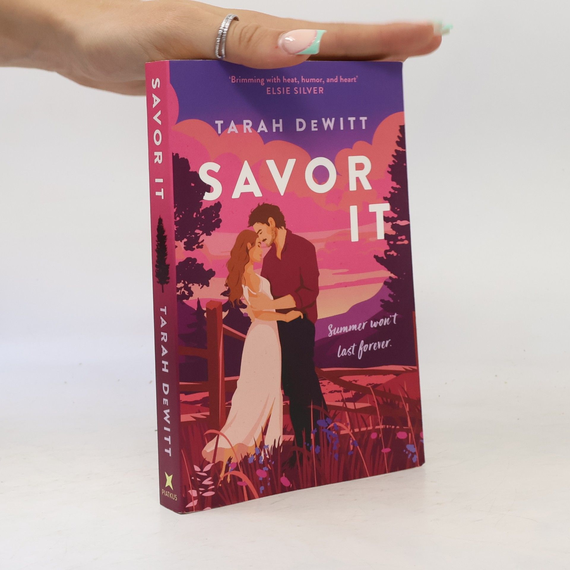 Tarah DeWitt Savor It: A spicy and charming small-town romance