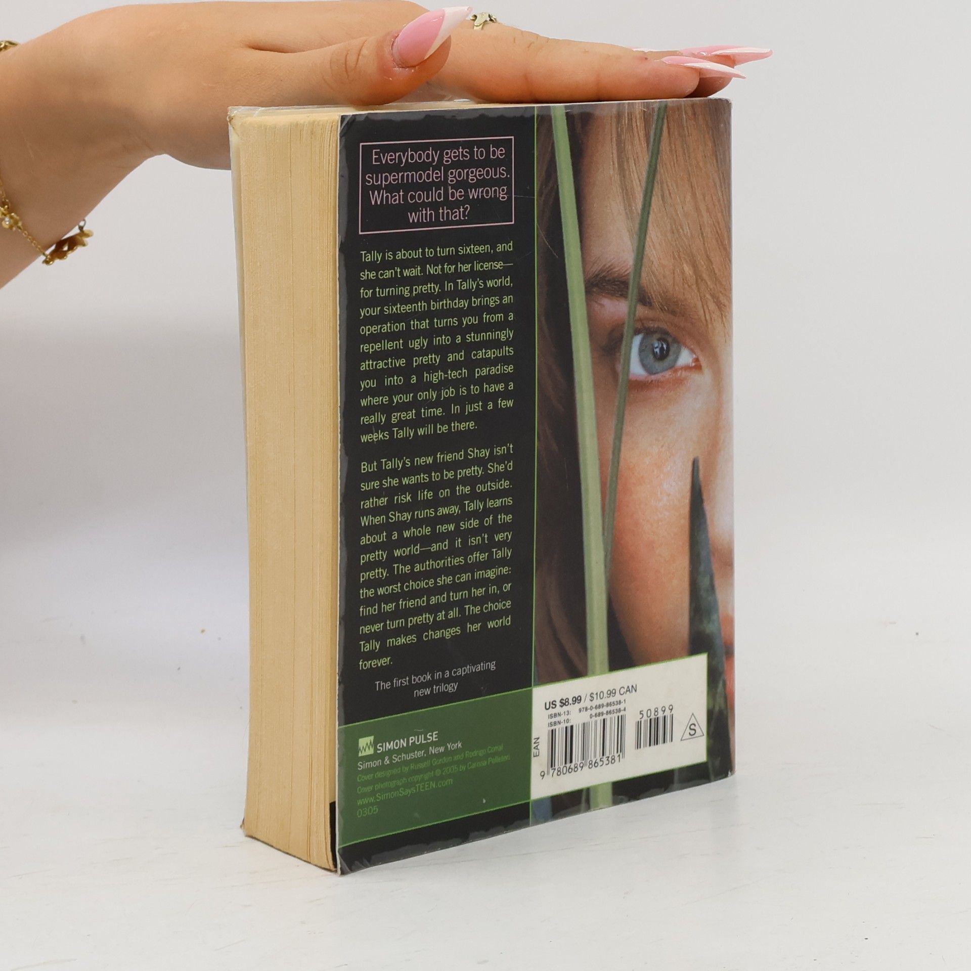 Scott Westerfeld Uglies