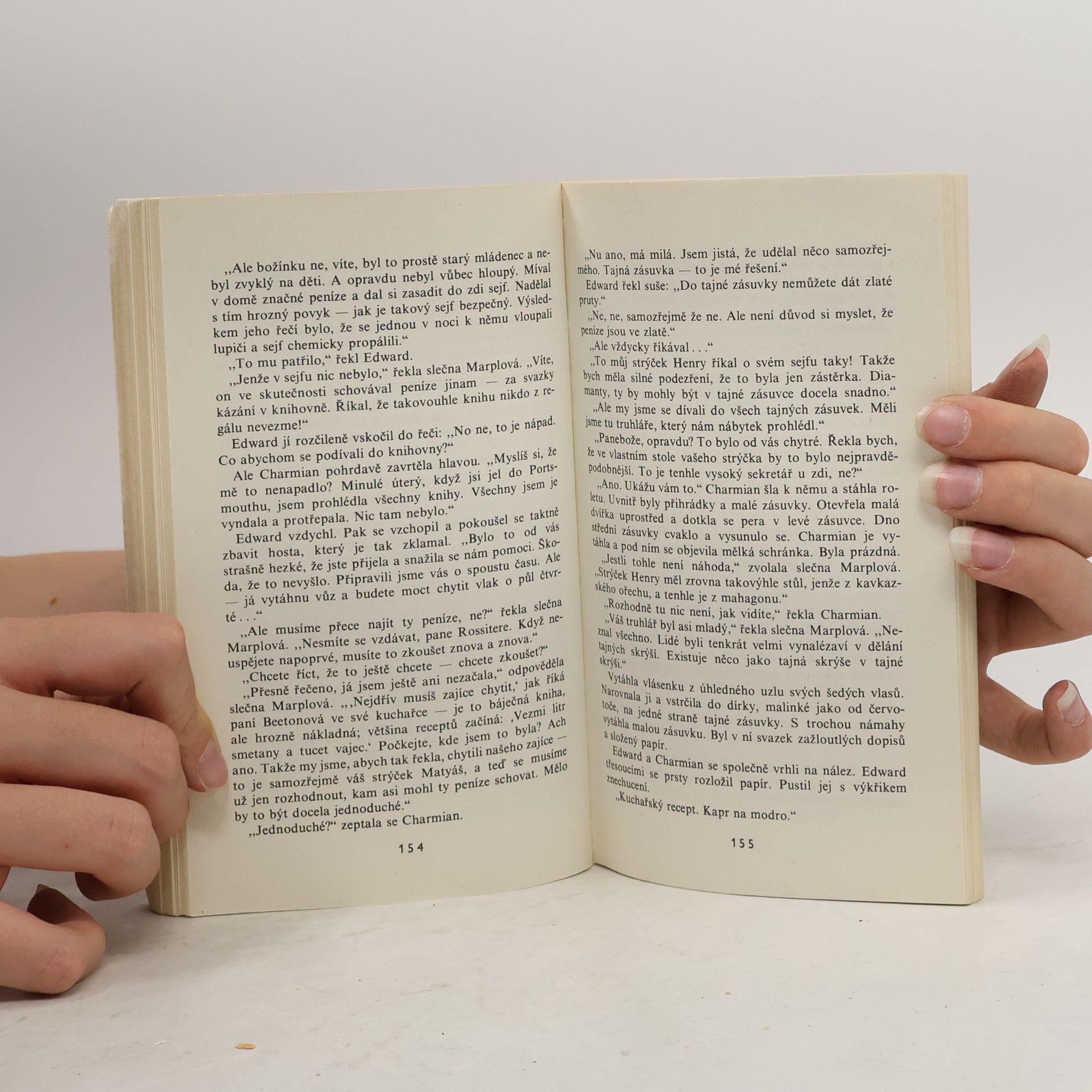 Agatha Christie 18 oříšků k rozlousknutí