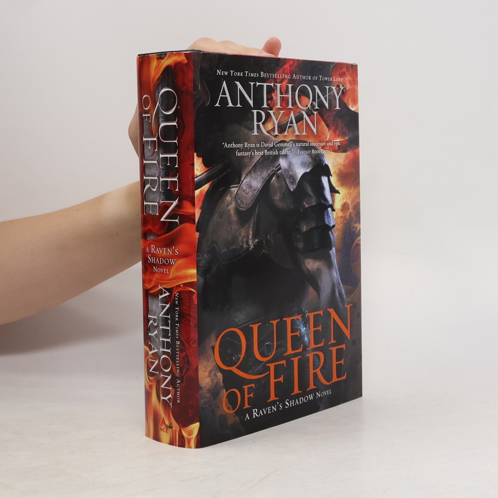 Anthony Ryan Queen of Fire. Book 3 of Raven's Shadow