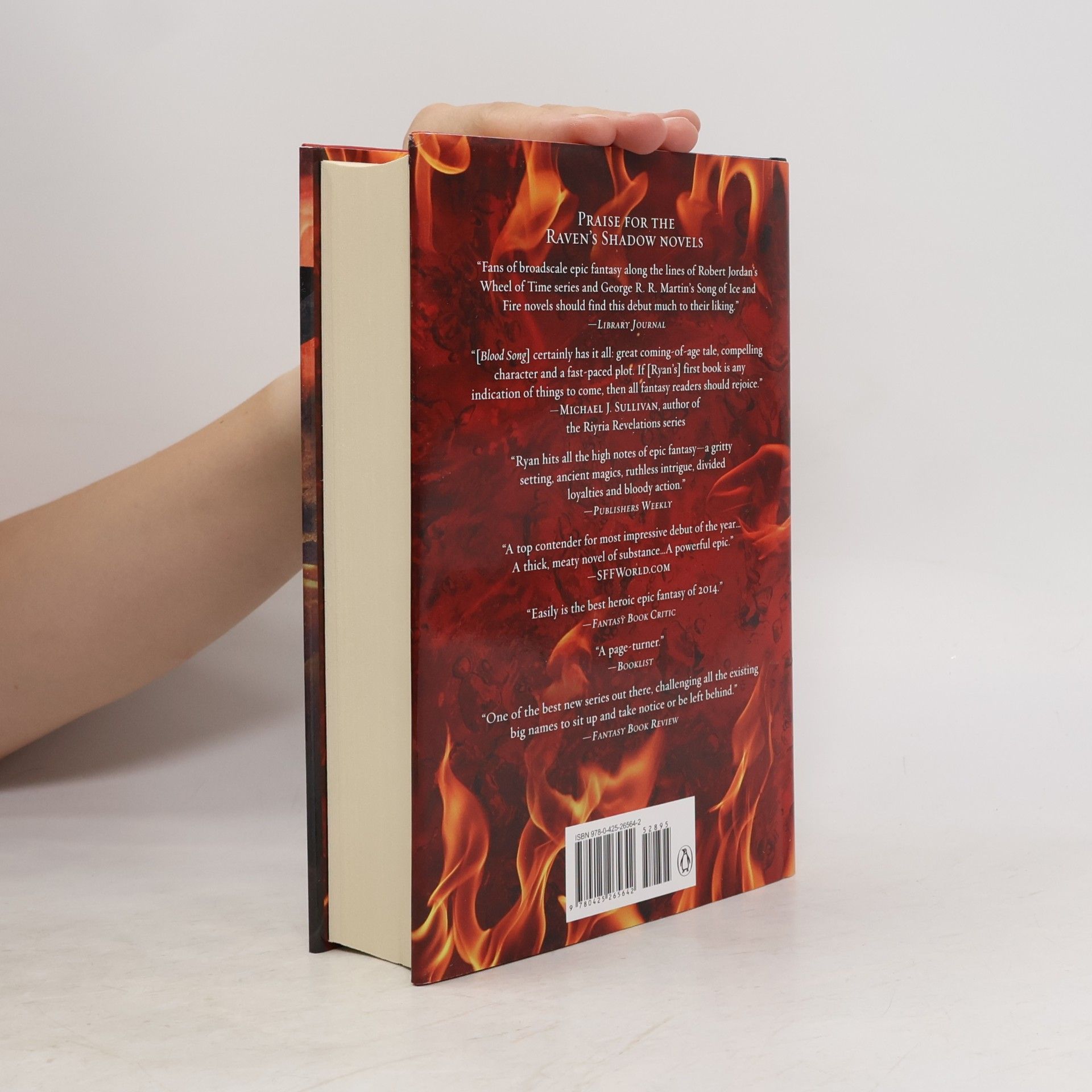 Anthony Ryan Queen of Fire. Book 3 of Raven's Shadow