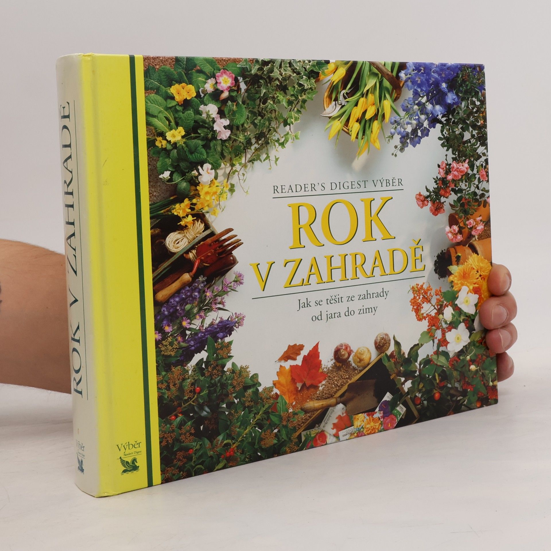 Collectif d'auteurs Rok v zahradě. Jak se těšit ze zahrady od jara do zimy