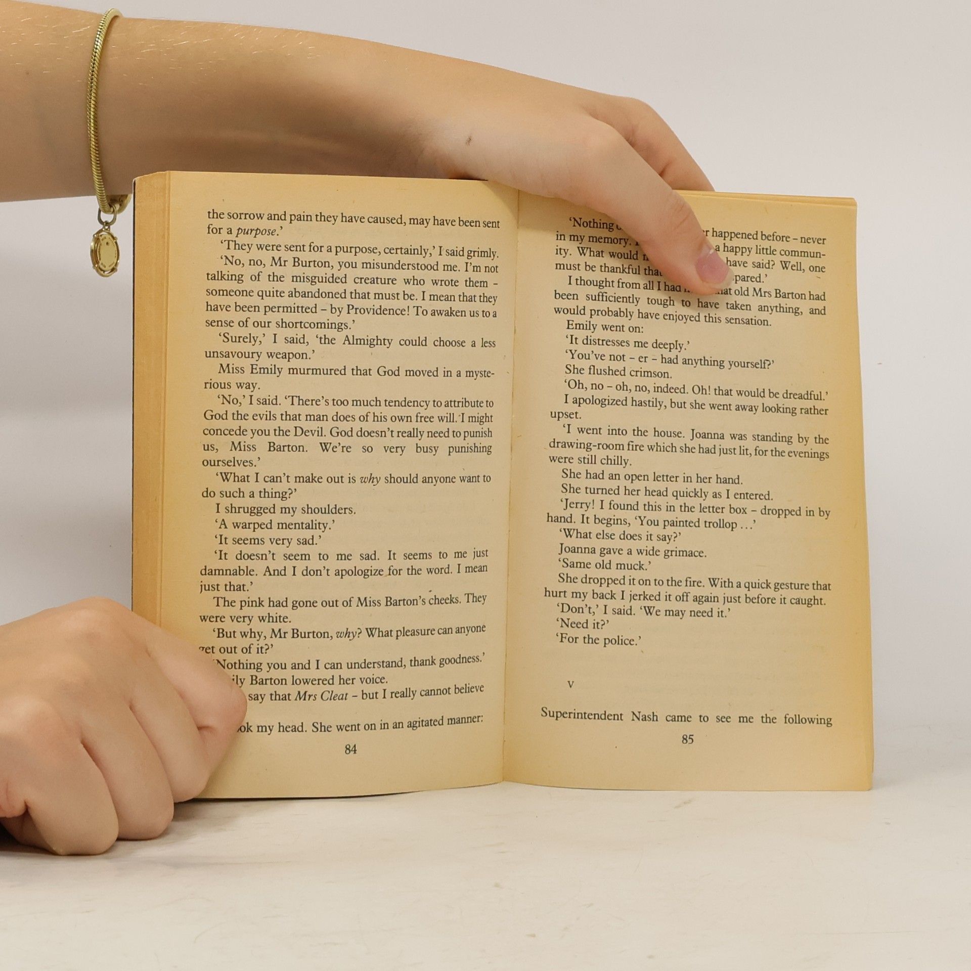 Agatha Christie The moving finger