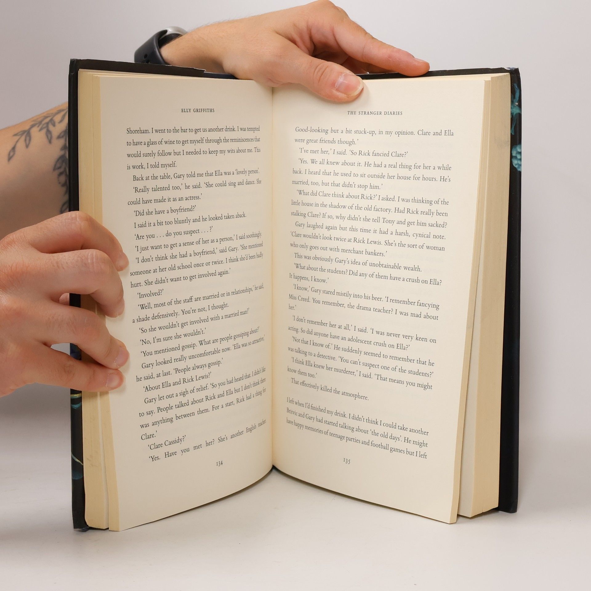 Elly Griffiths The Stranger Diaries