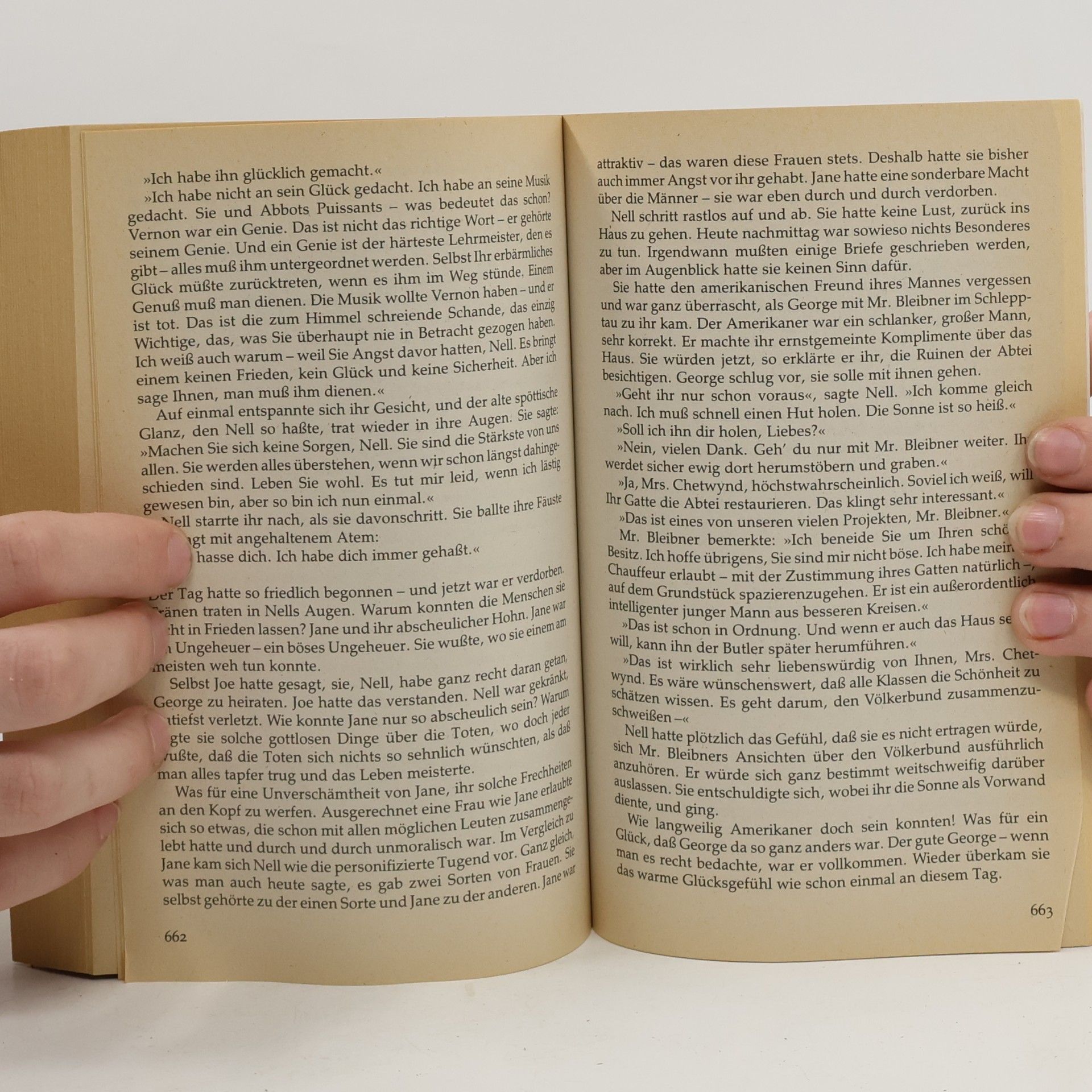 Agatha Christie Das unvollendete Porträt. Spätes Glück. Singendes Glas