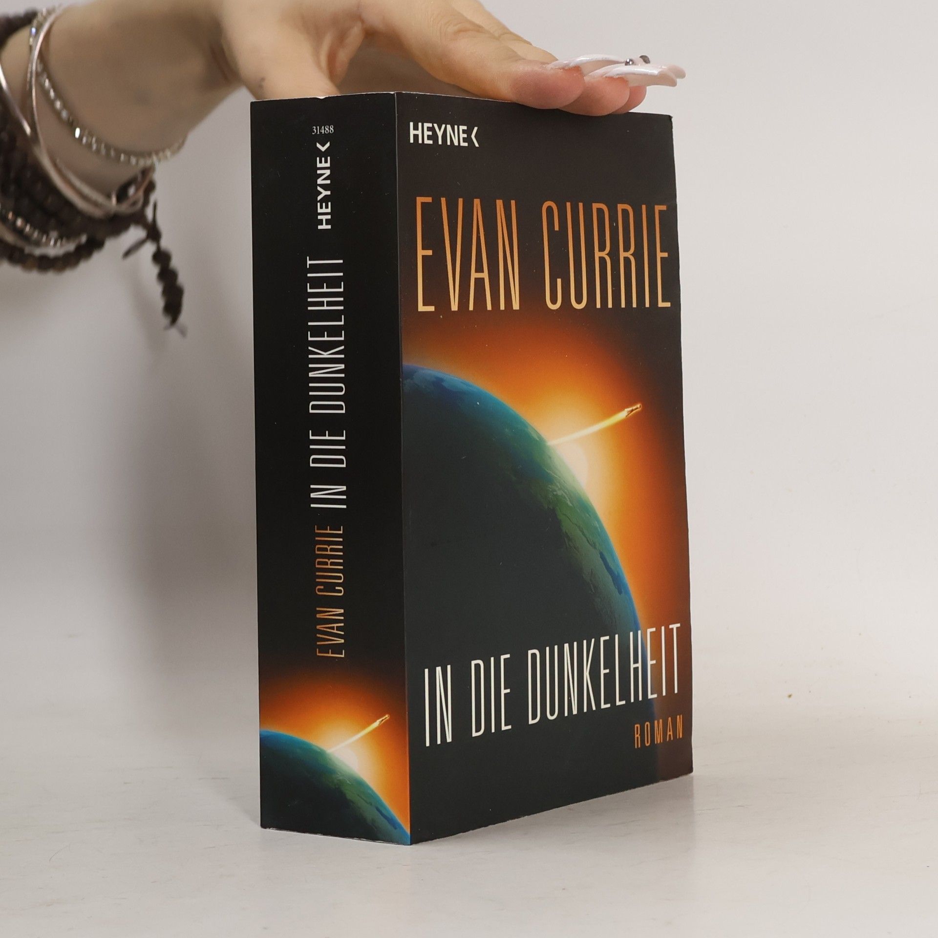 Evan Currie In die Dunkelheit