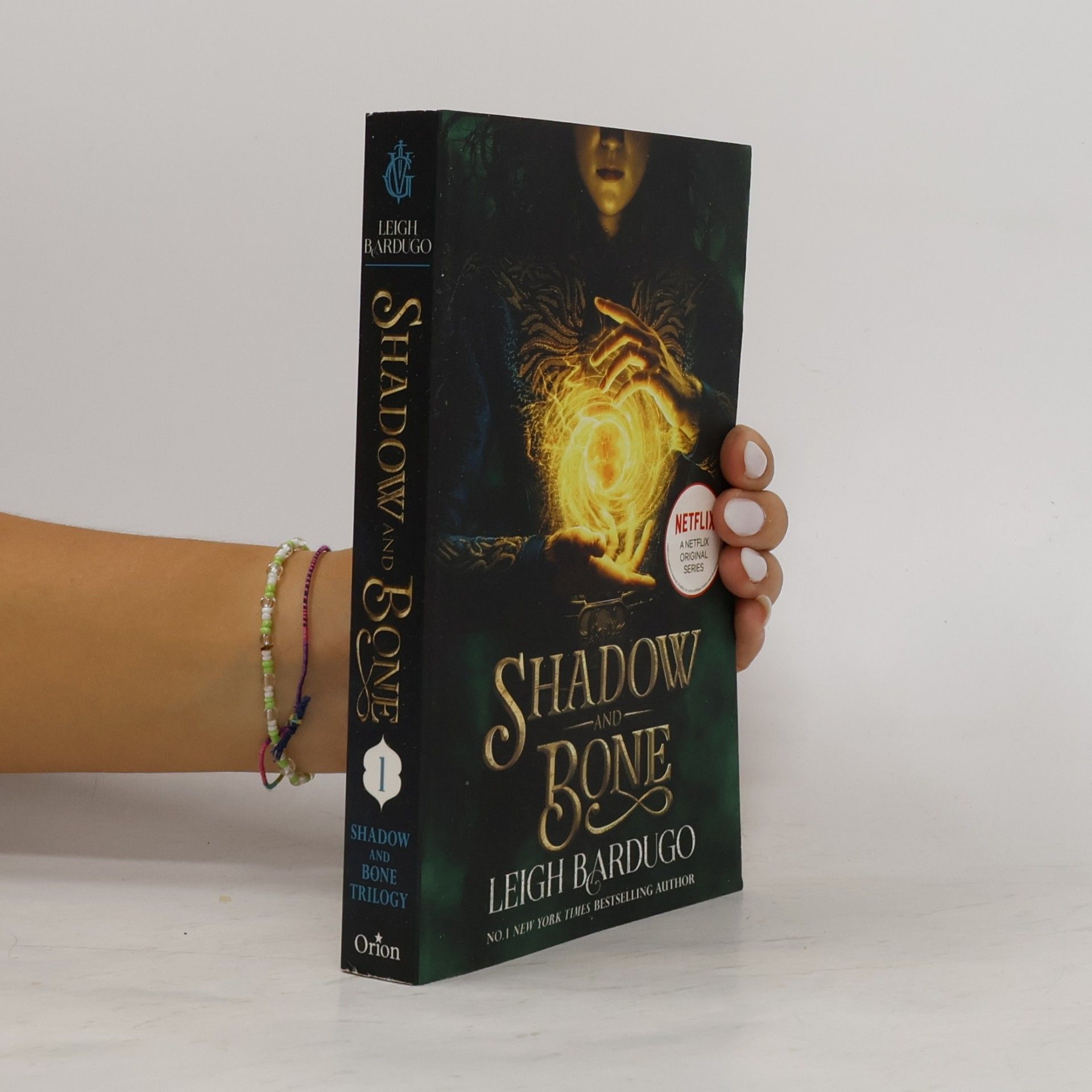 Leigh Bardugo Shadow and bone