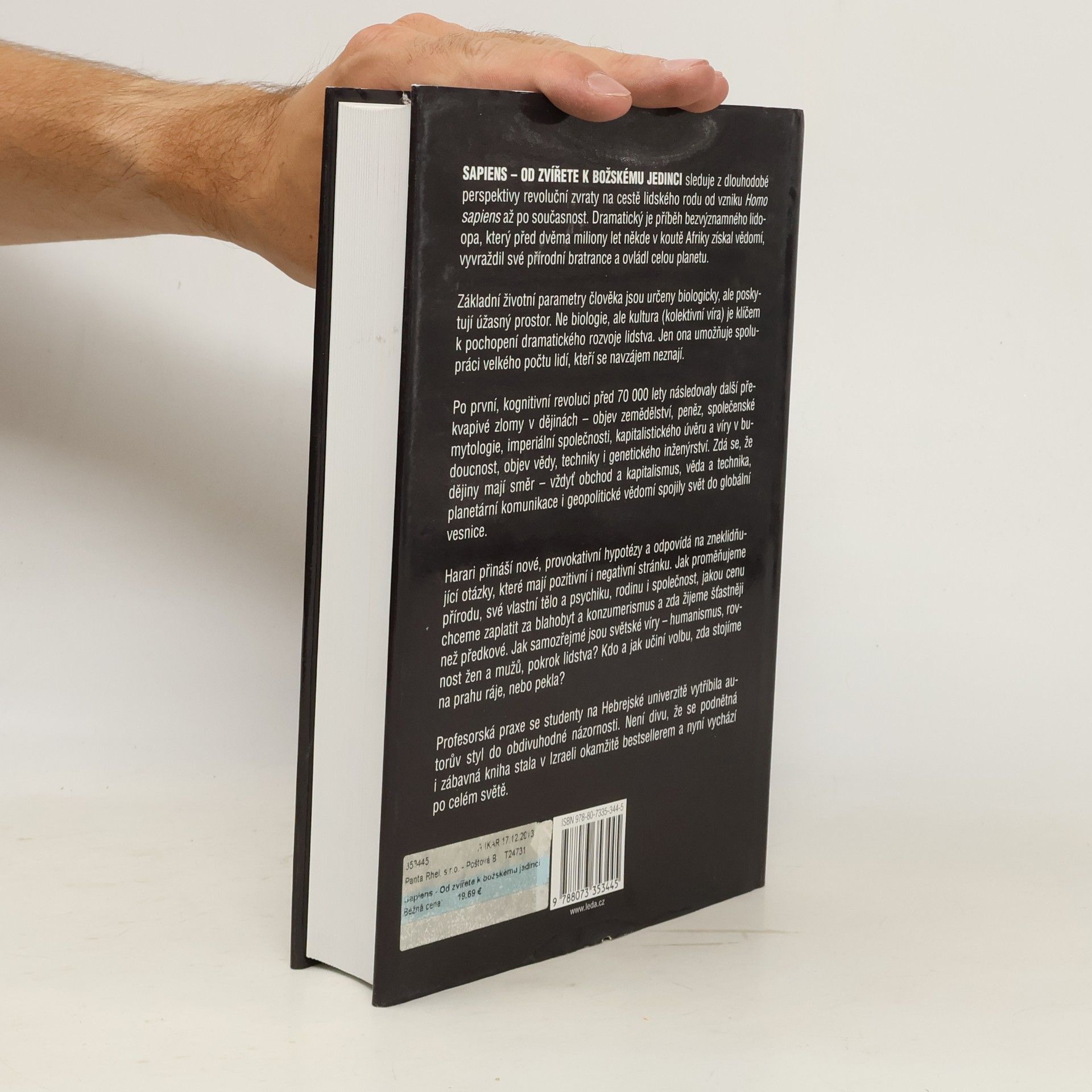 Yuval Harari Sapiens - Od zvířete k božskému jedinci