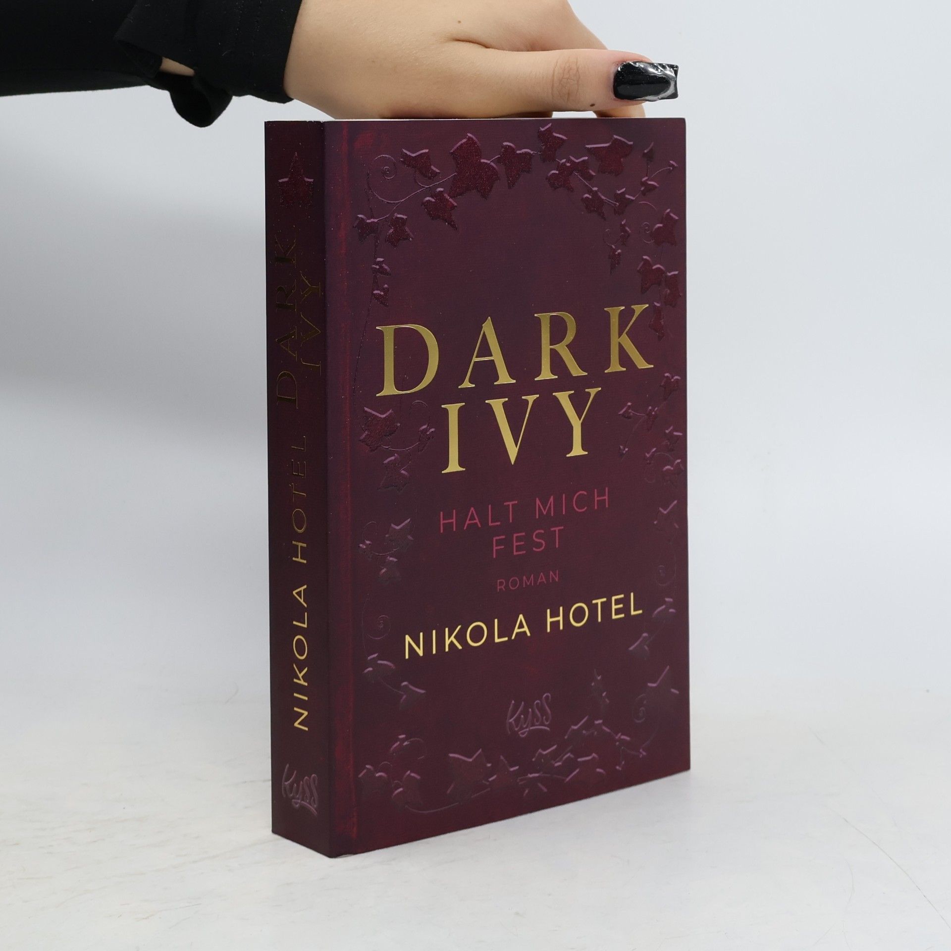 Nikola Hotel Dark Ivy