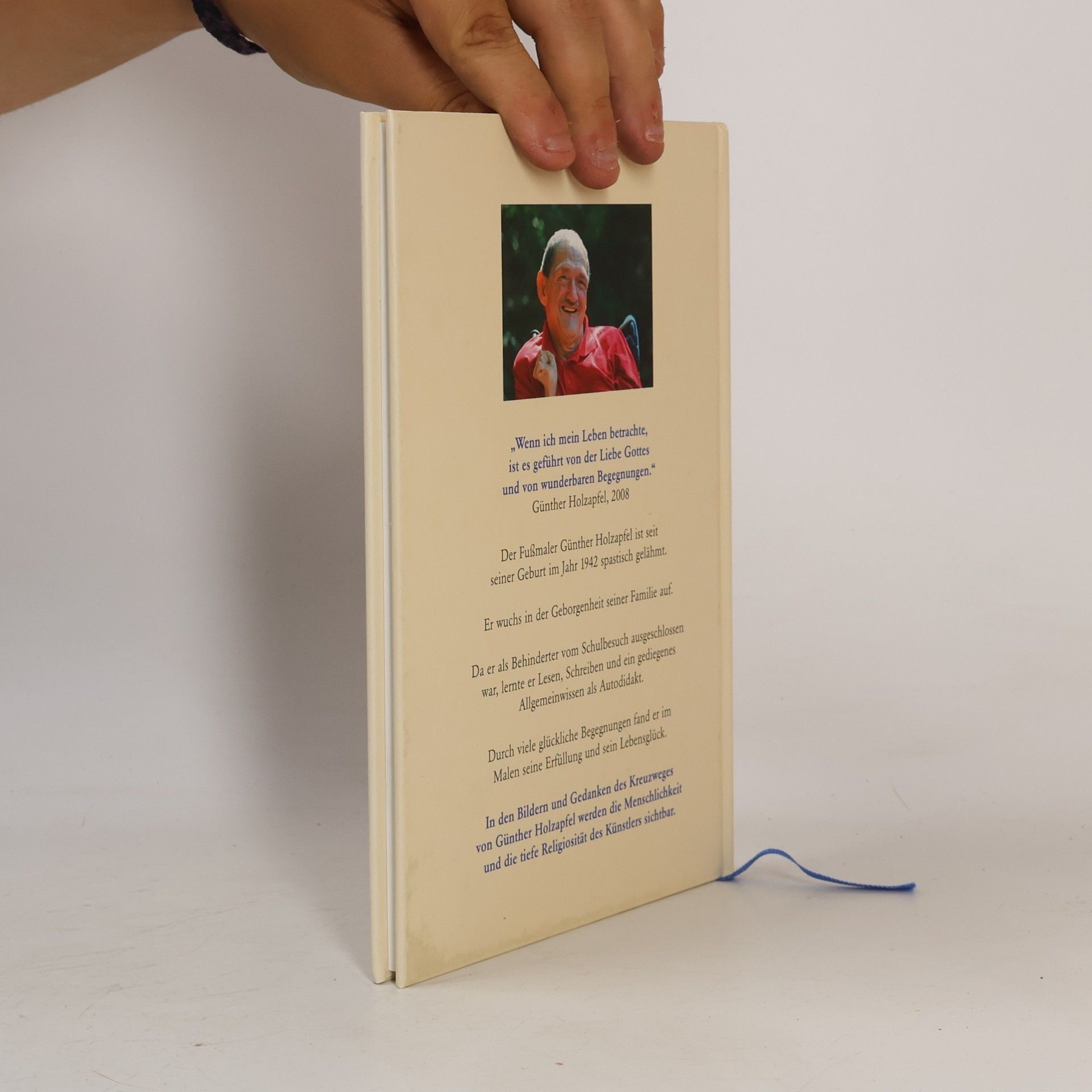 Günther Holzapfel Hinter dem Kreuz strahlt das Licht der Liebe Gottes zu den Menschen. Kreuzweg