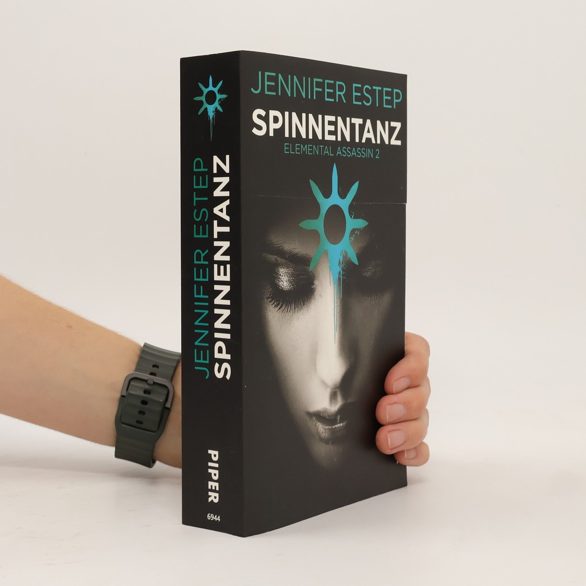 Jennifer Estep Spinnentanz