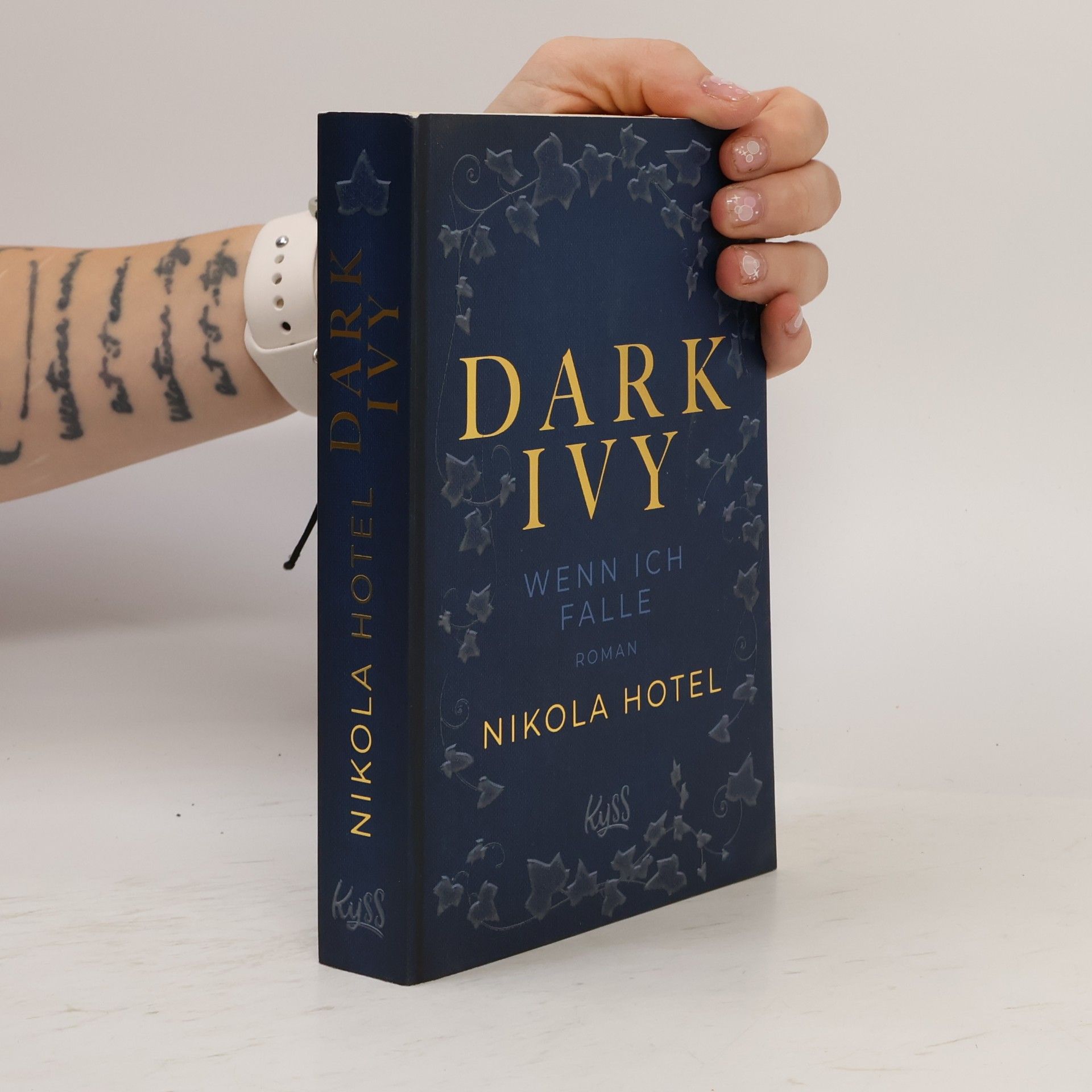 Nikola Hotel Dark Ivy - Wenn ich falle