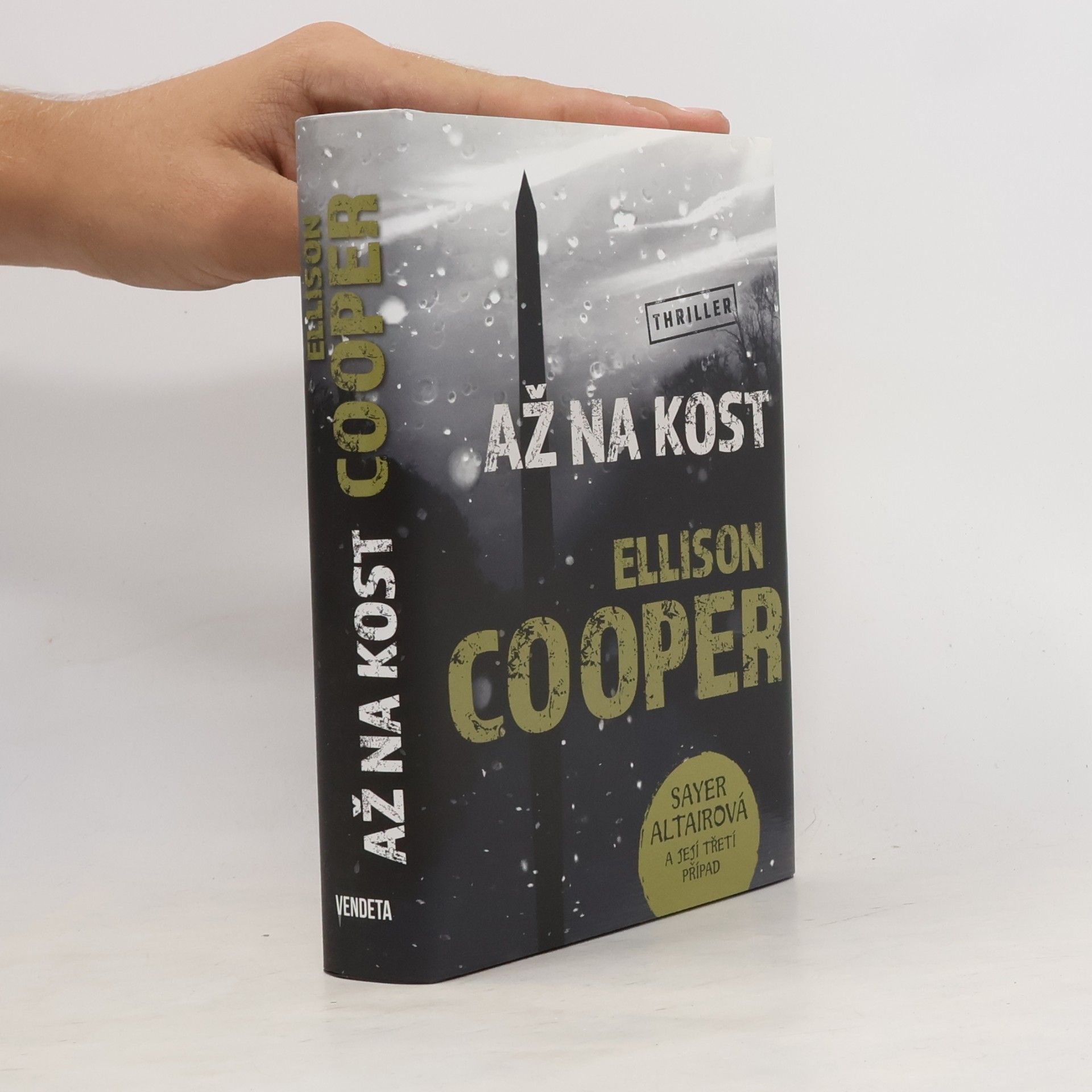 Ellison Cooper Až na kost
