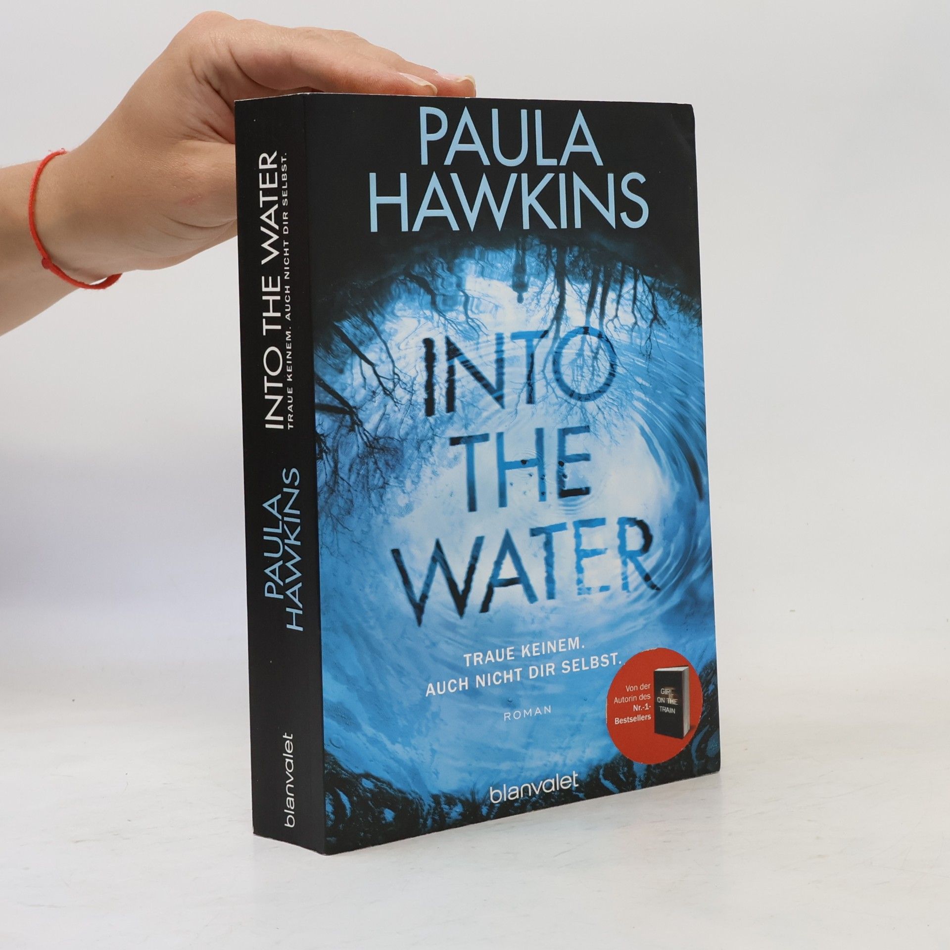 Paula Hawkins Into the Water