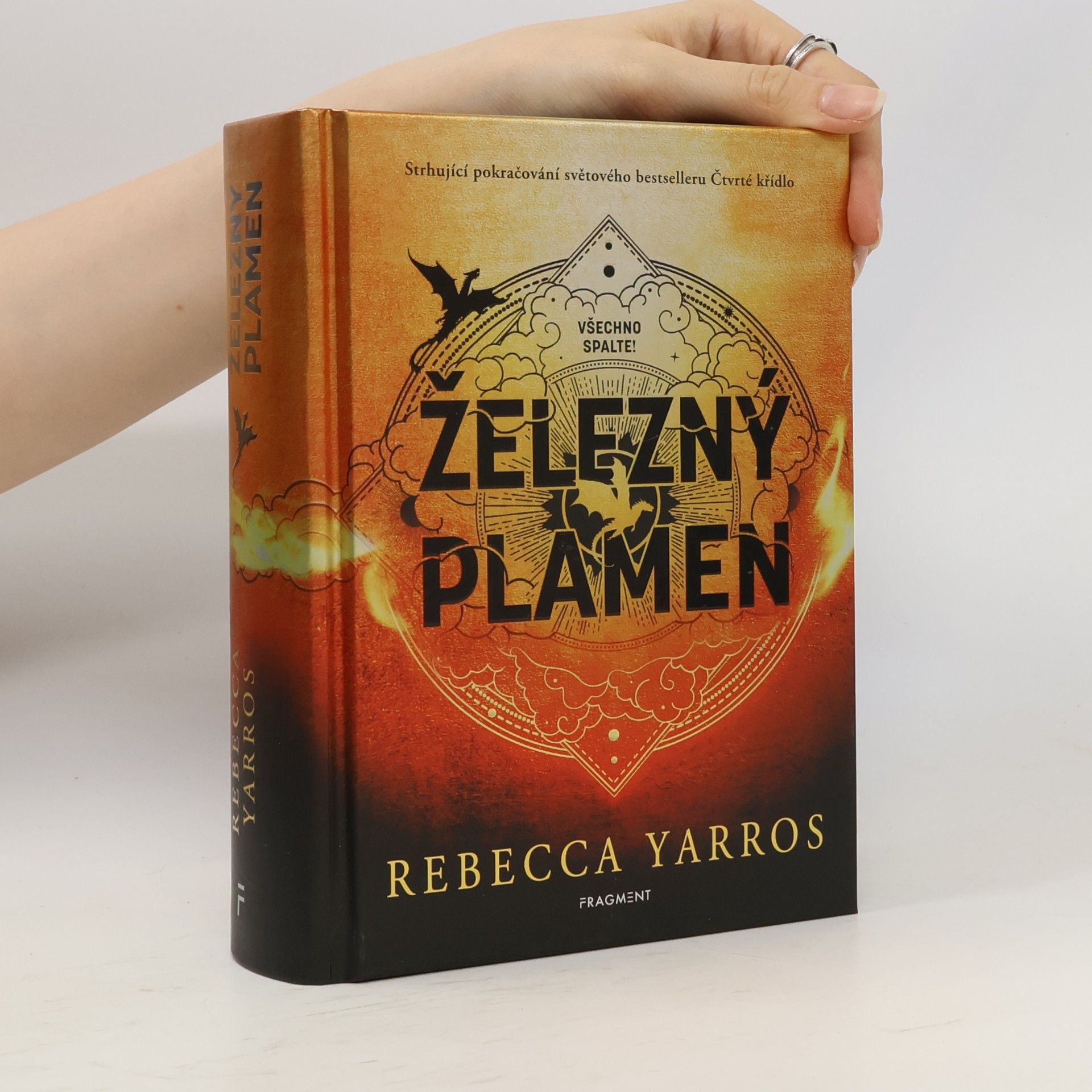 Rebecca Yarros Železný plamen