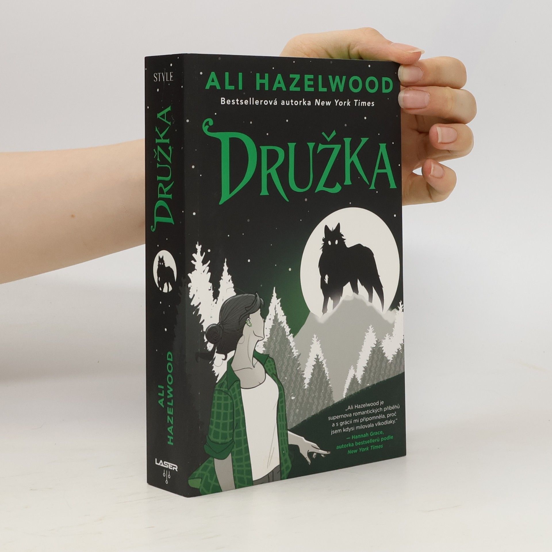 Ali Hazelwood Družka