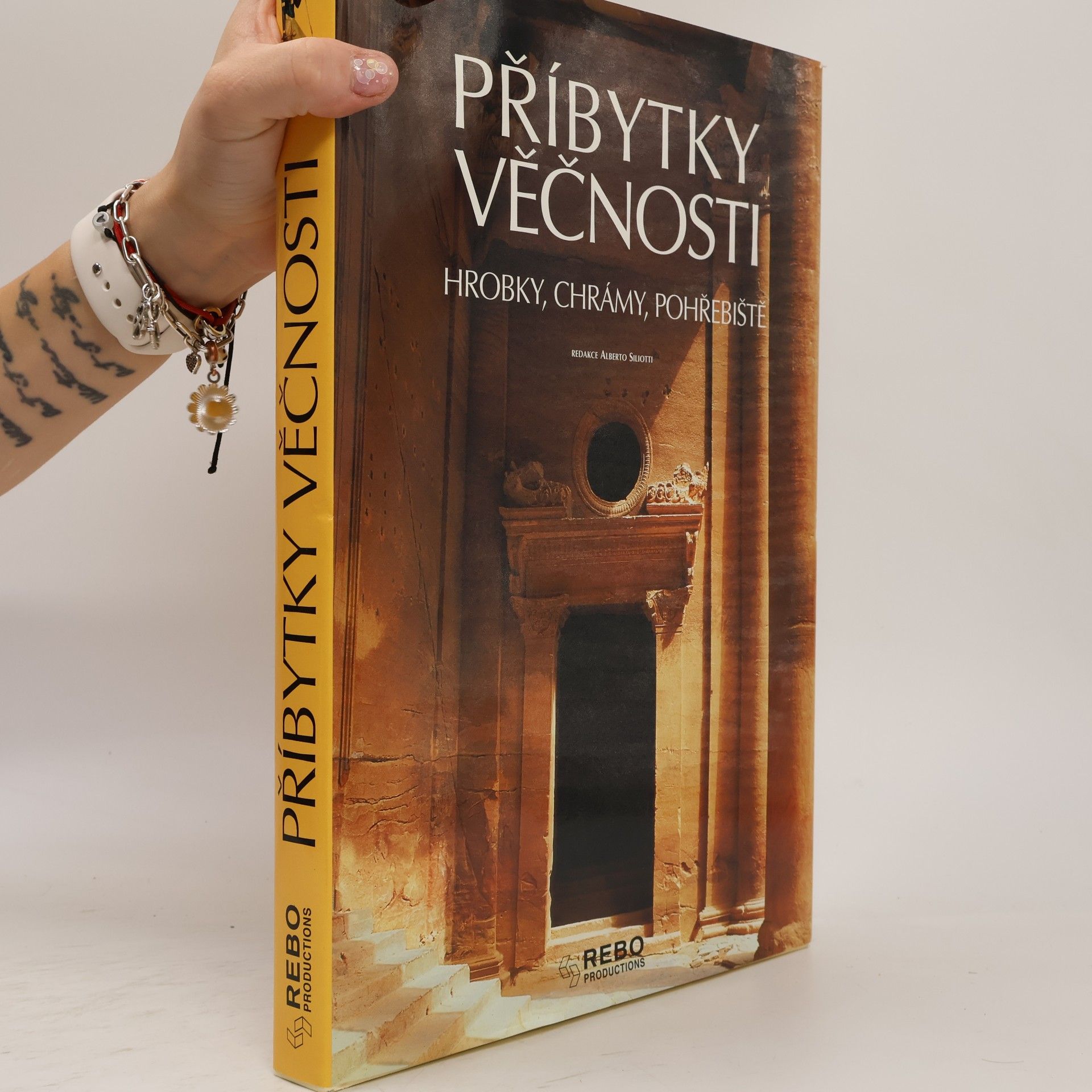 Příbytky věčnosti. Hrobky, chrámy, pohřebiště