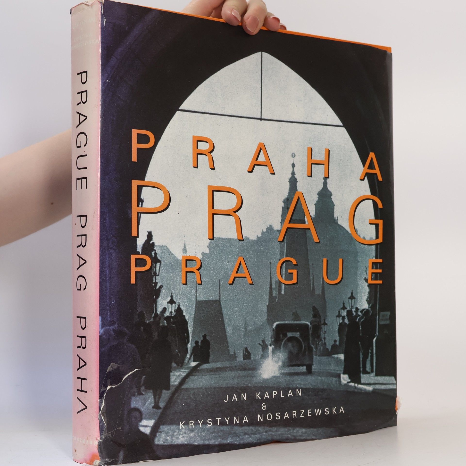 Jan Kaplan Praha = Prag = Prague: The turbulent century = das turbulente Jahrhundert = le siècle turbulent
