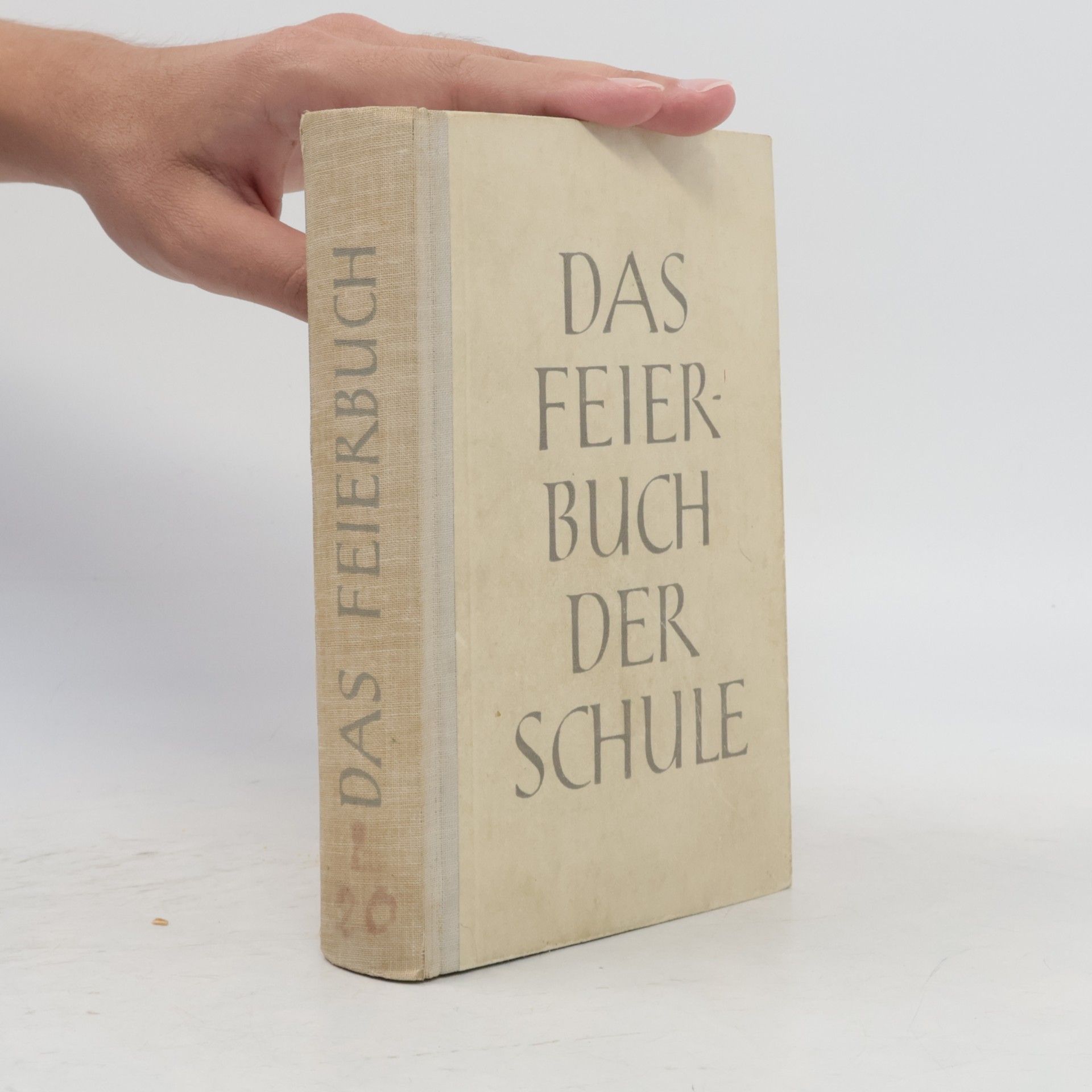 Das neue Feierbuch der Schule