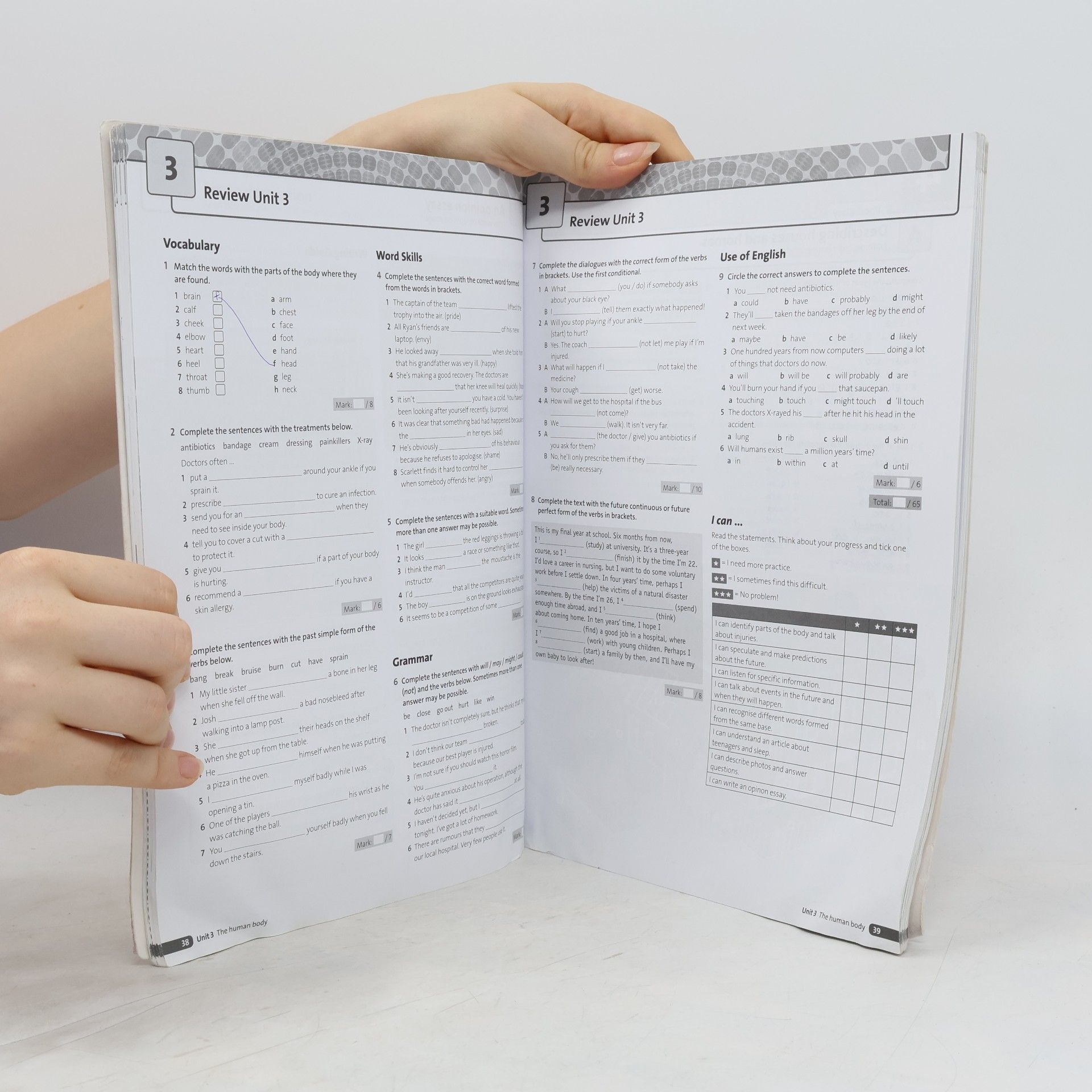 AA.VV. Maturita Solutions: Intermediate - Workbook