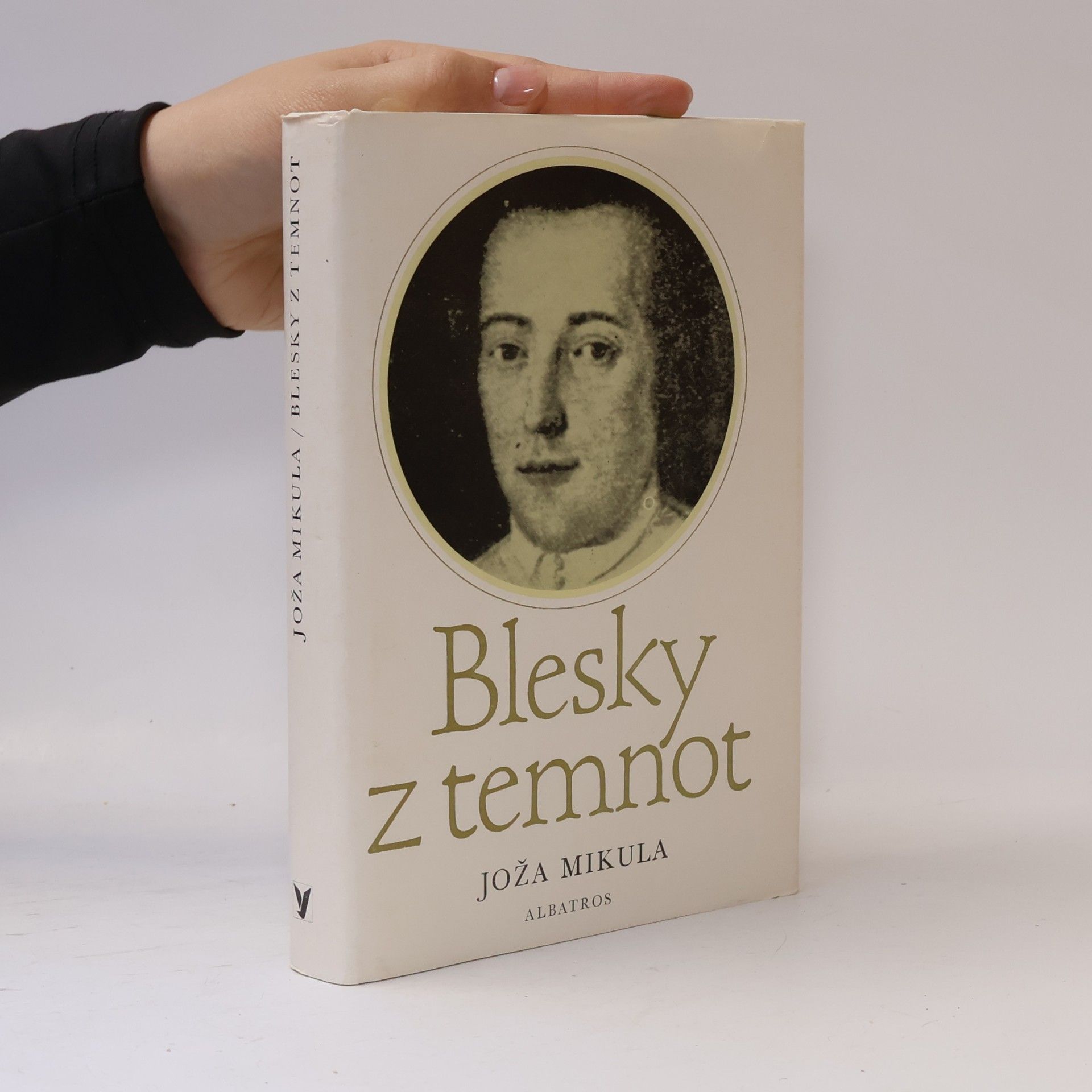 Joža Mikula Blesky z temnot