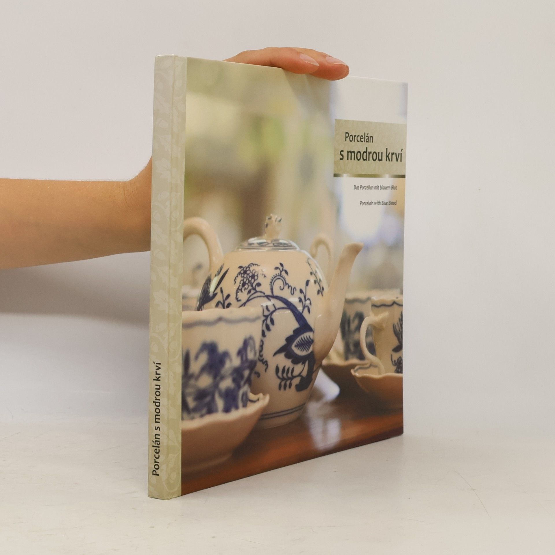 Rostislav Křivánek Porcelán s modrou krví = Das Porzellan mit blauem Blut = Porcelain with Blue Blood