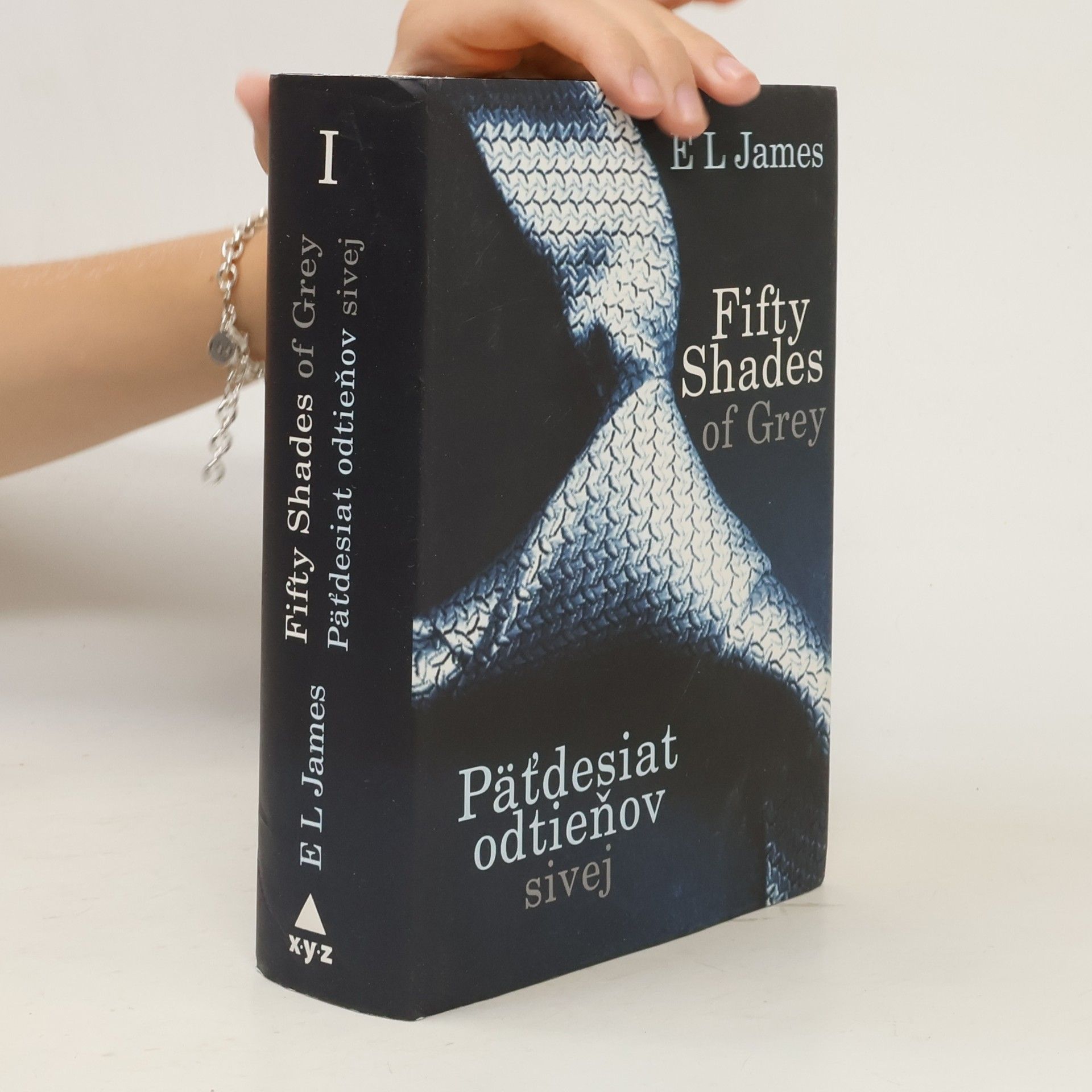 E. L. James Päťdesiat odtieňov sivej