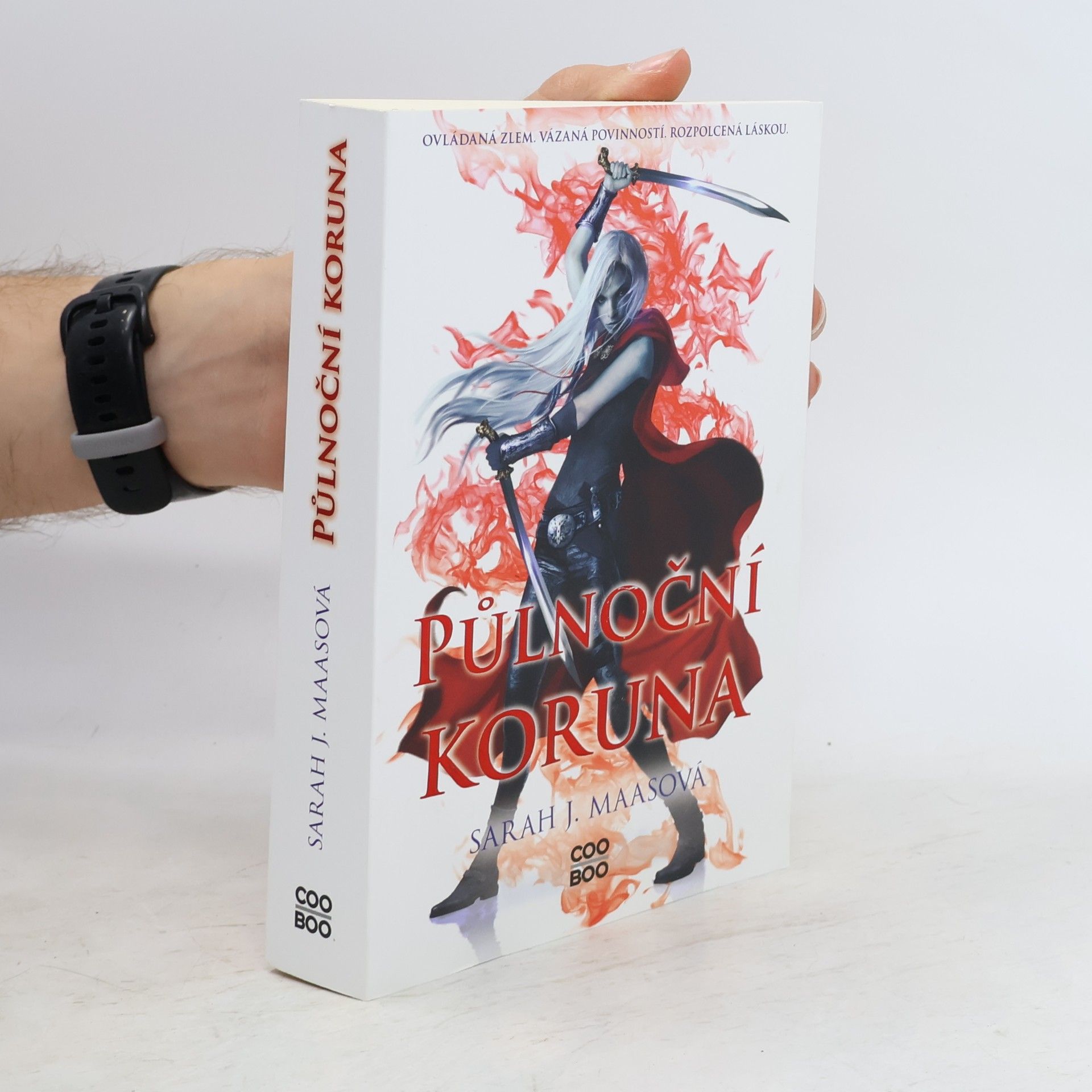 Sarah J. Maas Půlnoční koruna
