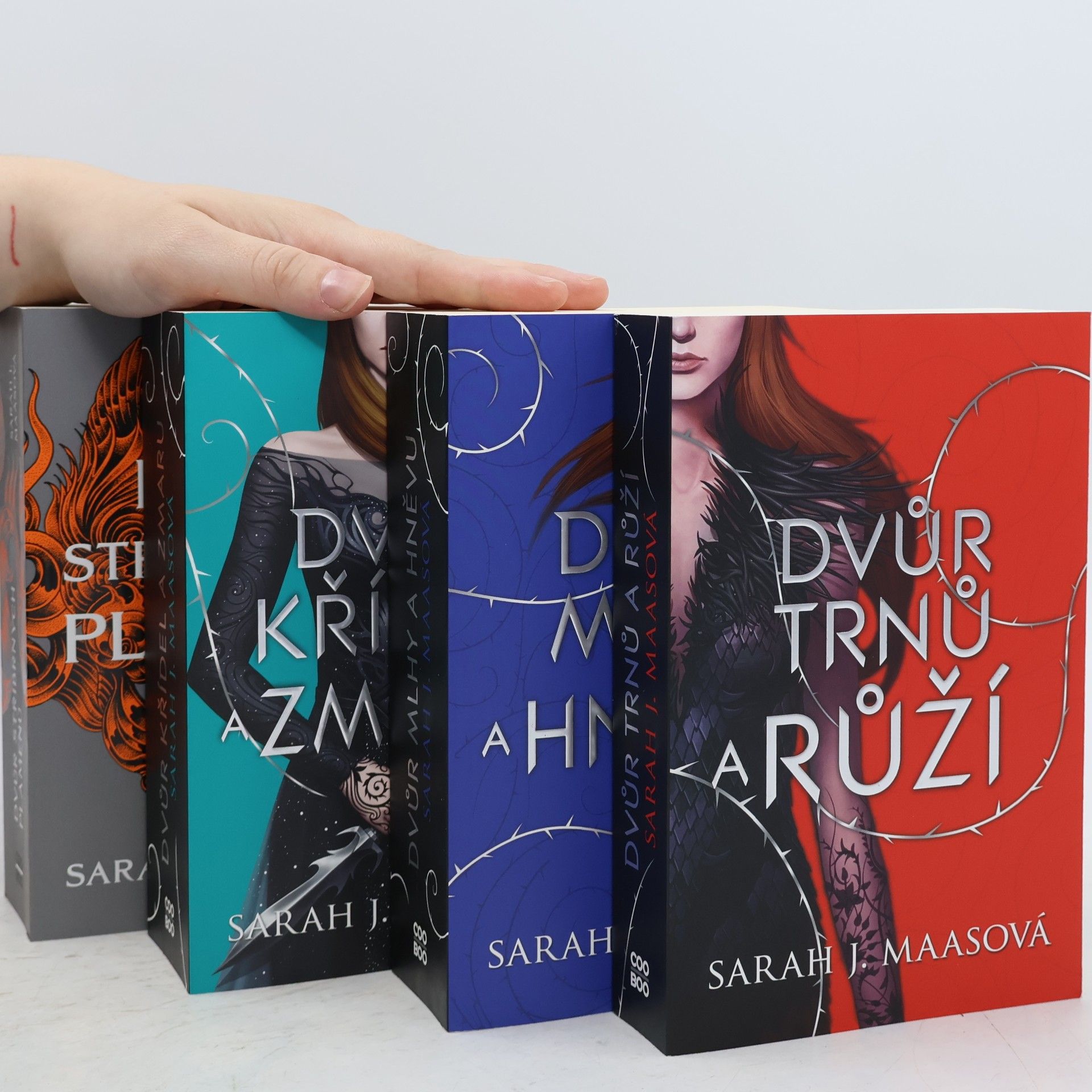 Sarah J. Maas Dvůr trnů a růží 1-4