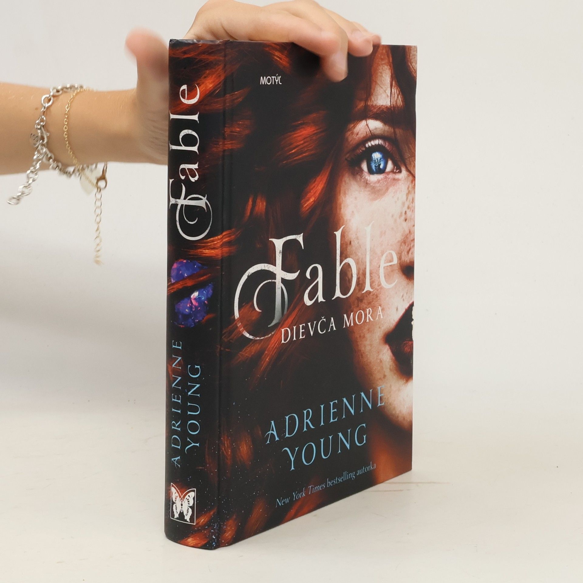 Adrienne Young Fable. Dievča mora