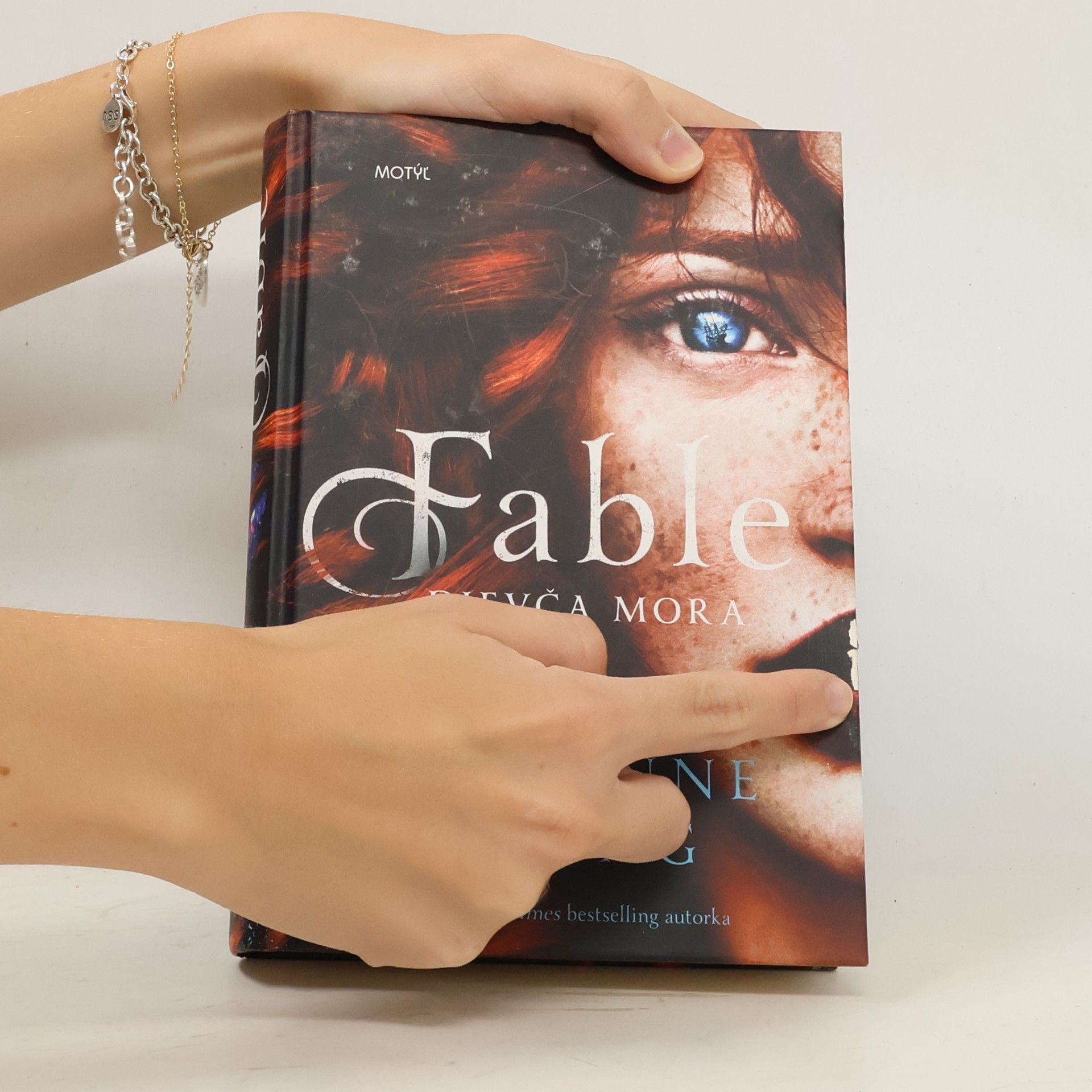 Adrienne Young Fable. Dievča mora