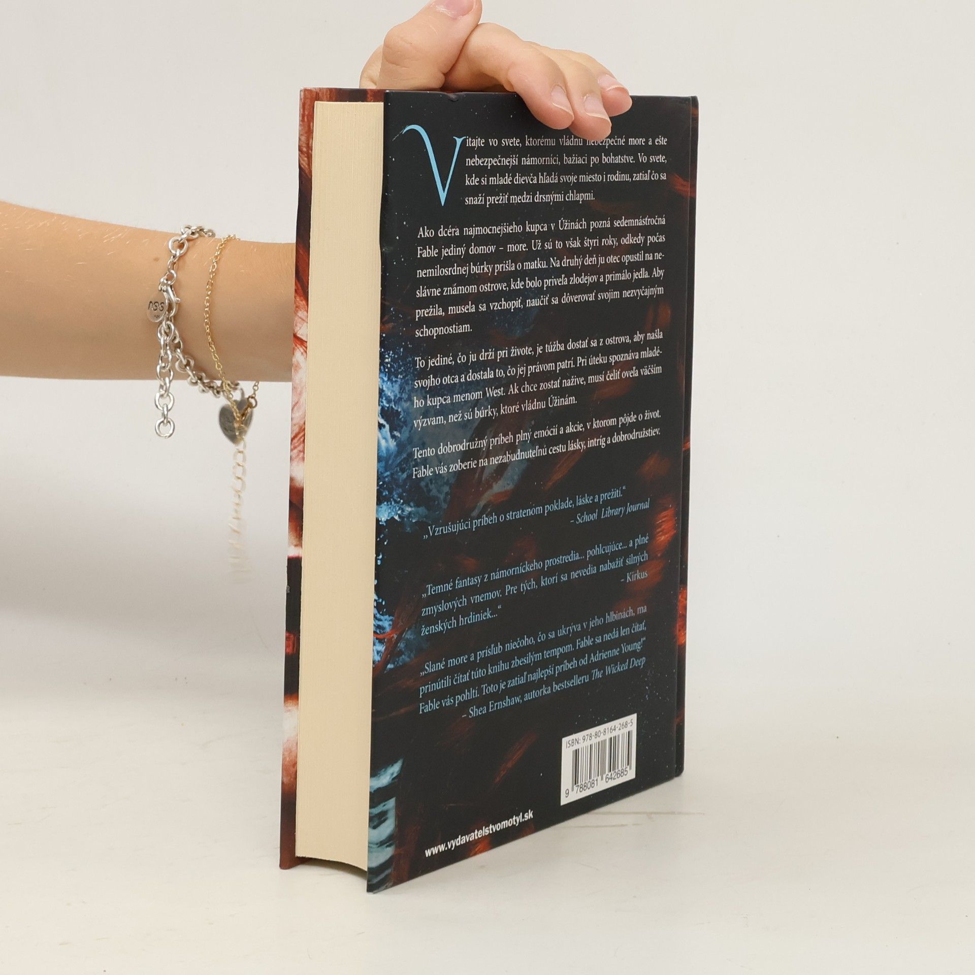 Adrienne Young Fable. Dievča mora