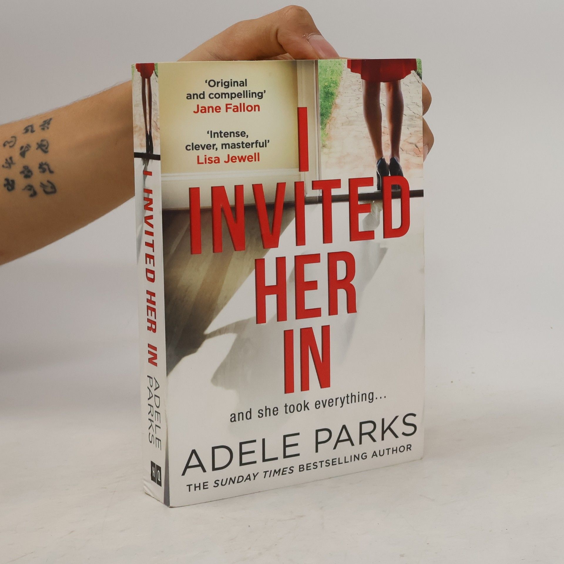 Adele Parks I Invited Her In