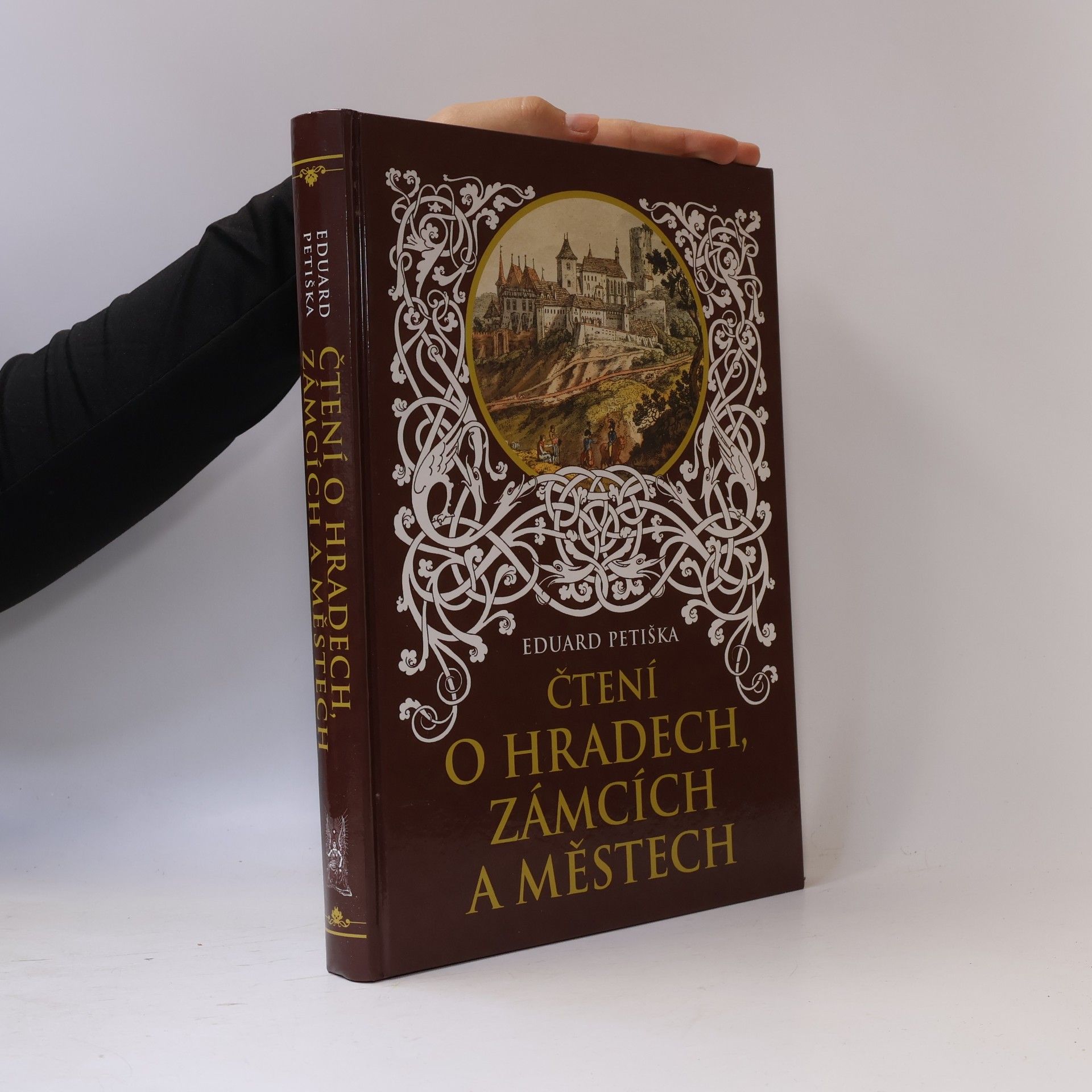 Eduard Petiška Čtení o hradech, zámcích a městech