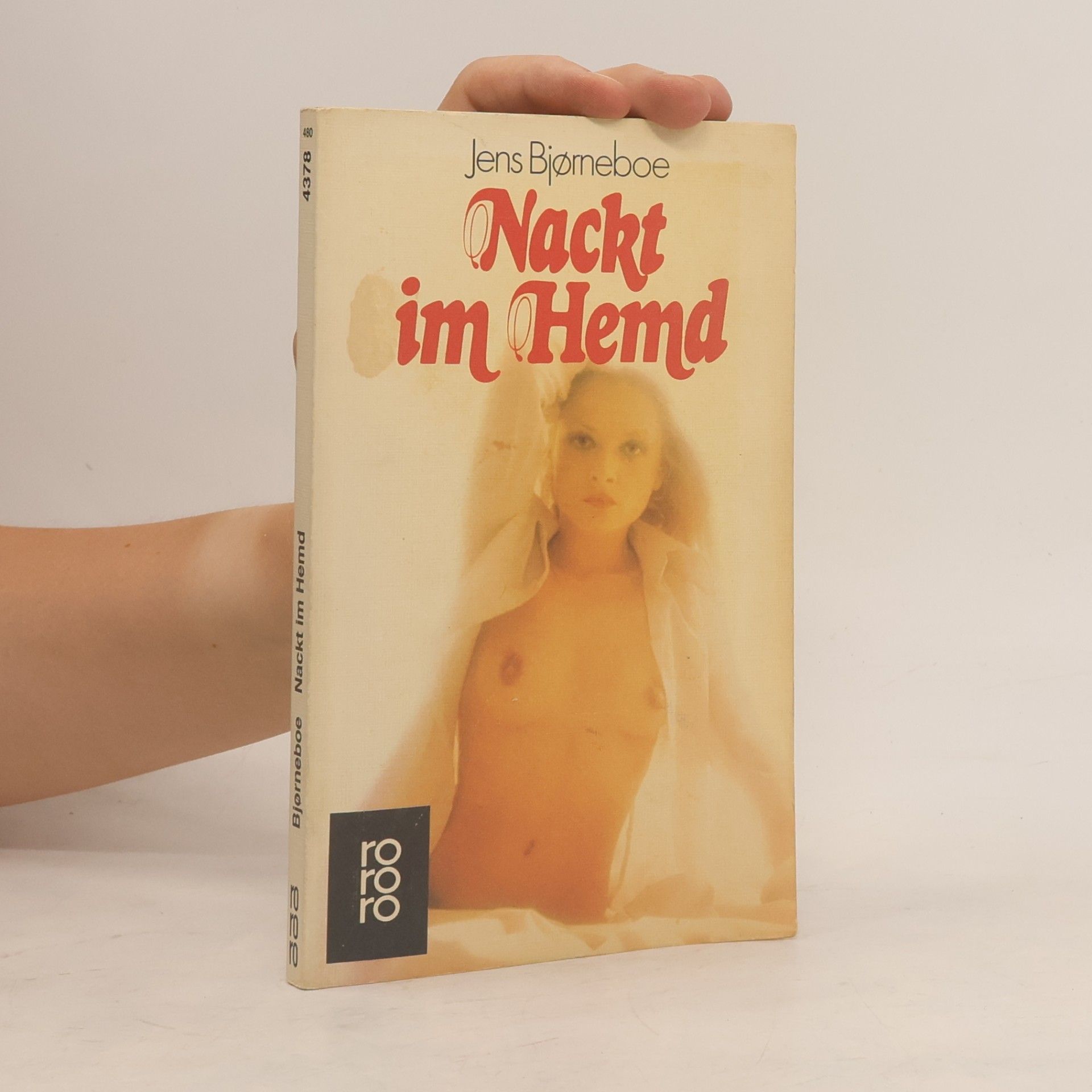 Nackt im Hemd