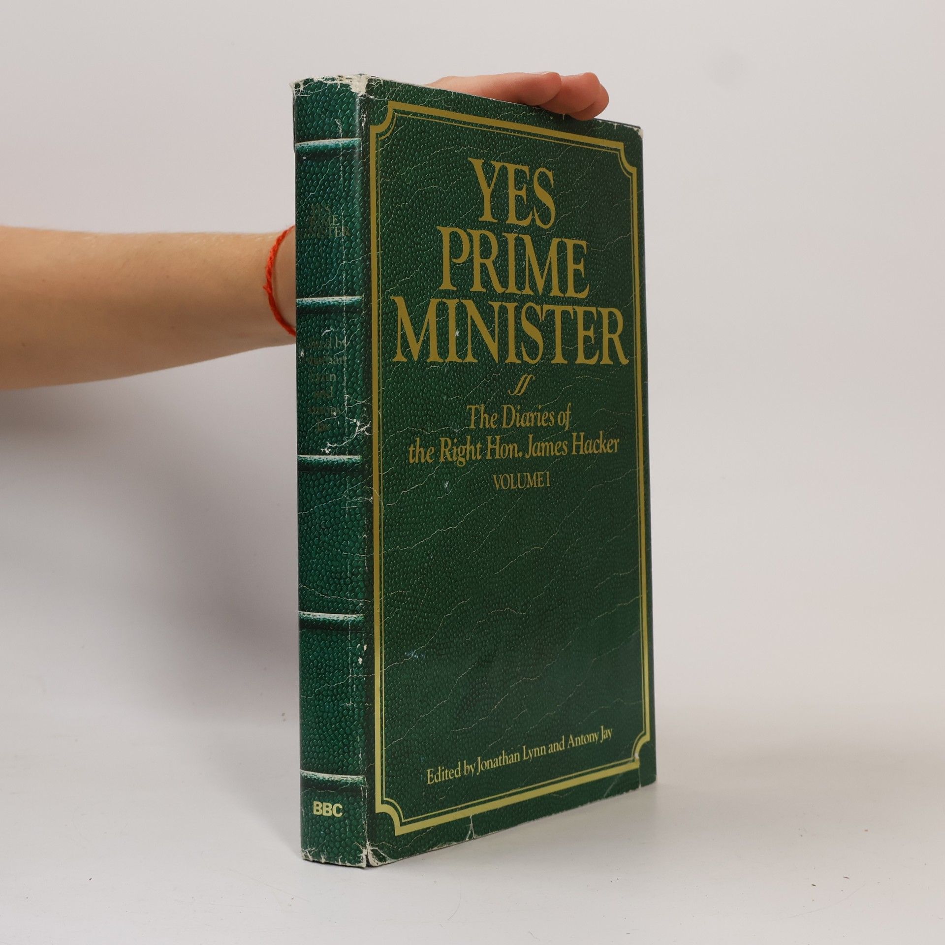 Jonathan Lynn Yes Prime Minister. The Diaries of the Right Hon. James Hacker. Volume I